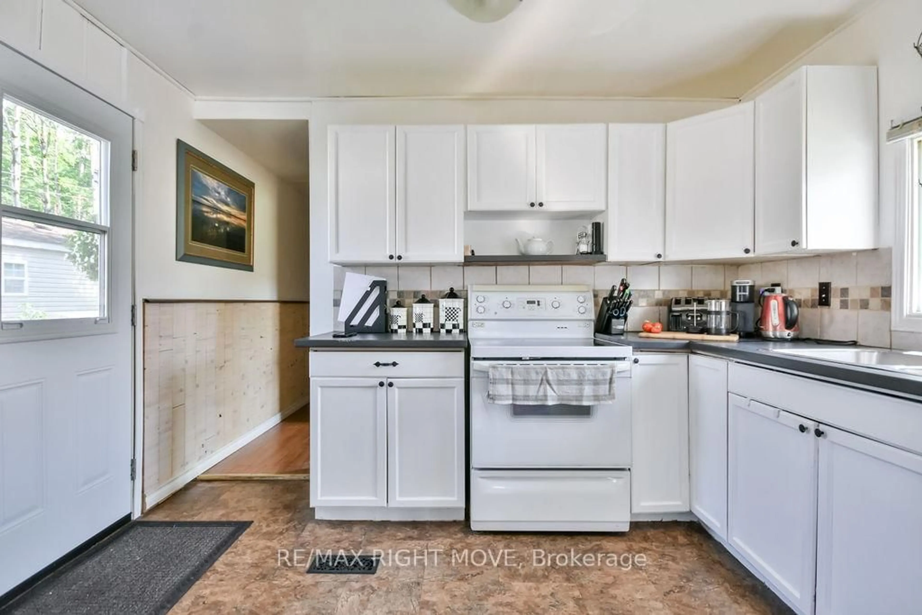Standard kitchen, unknown for 1331 Hilltop Rd, Severn Ontario L3V 0V1