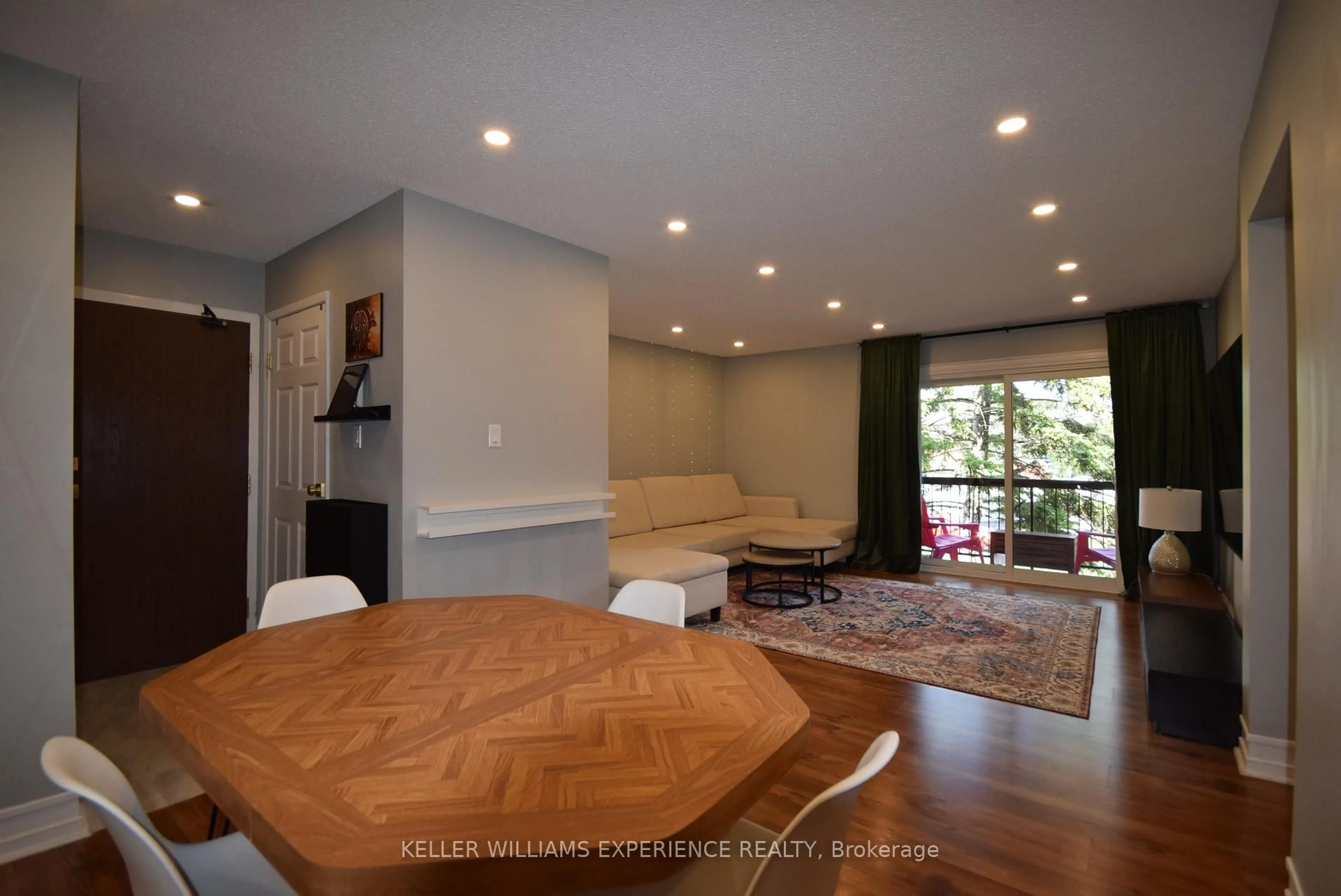 Dining room, wood/laminate floor for 167 Edgehill Dr #E8, Barrie Ontario L4N 1L9