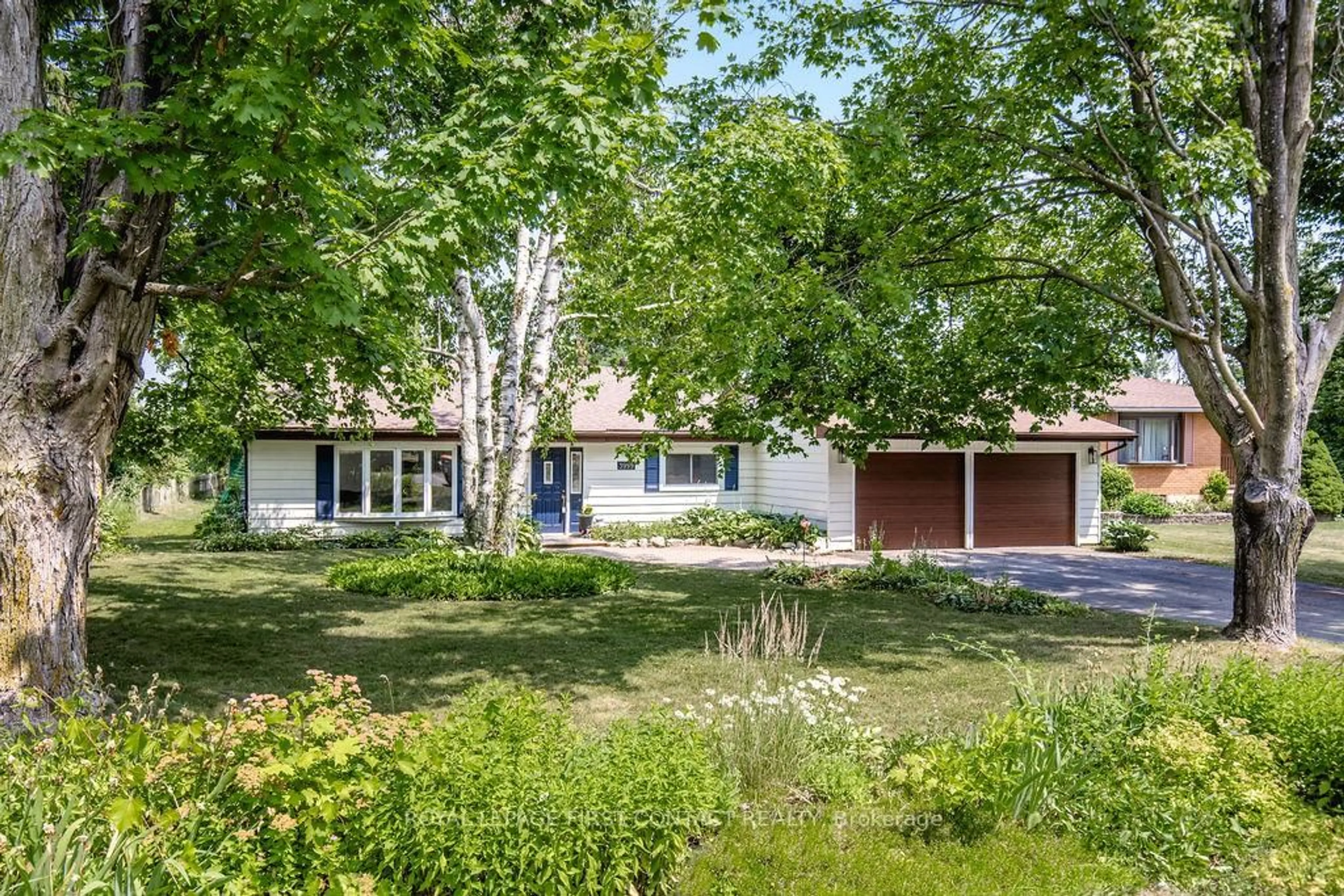 A pic from outside/outdoor area/front of a property/back of a property/a pic from drone, street for 3999 Line 13, Oro-Medonte Ontario L3V 8P1