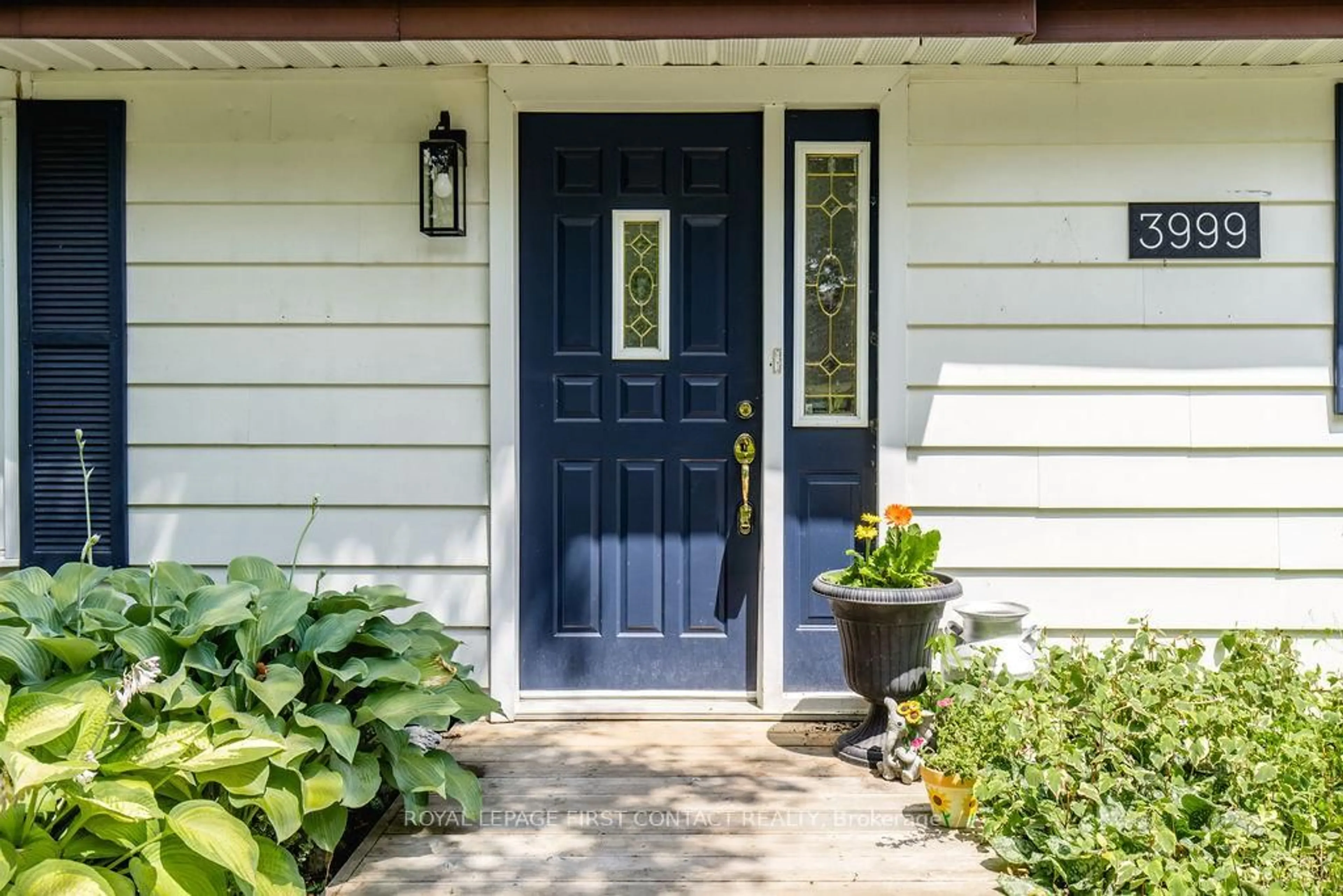 Indoor entryway for 3999 Line 13, Oro-Medonte Ontario L3V 8P1