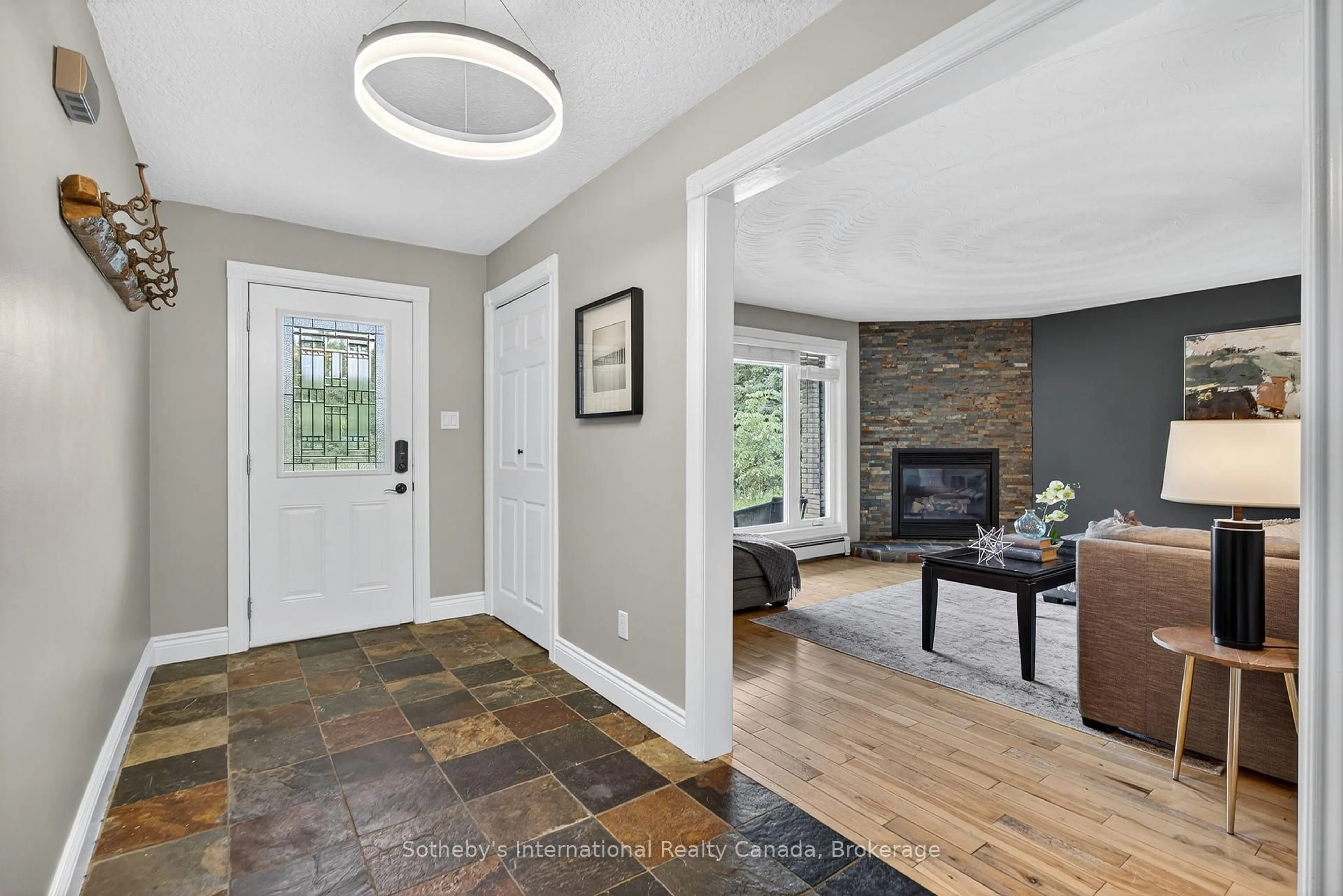 Indoor entryway for 79 Caroline St, Clearview Ontario L0M 1G0