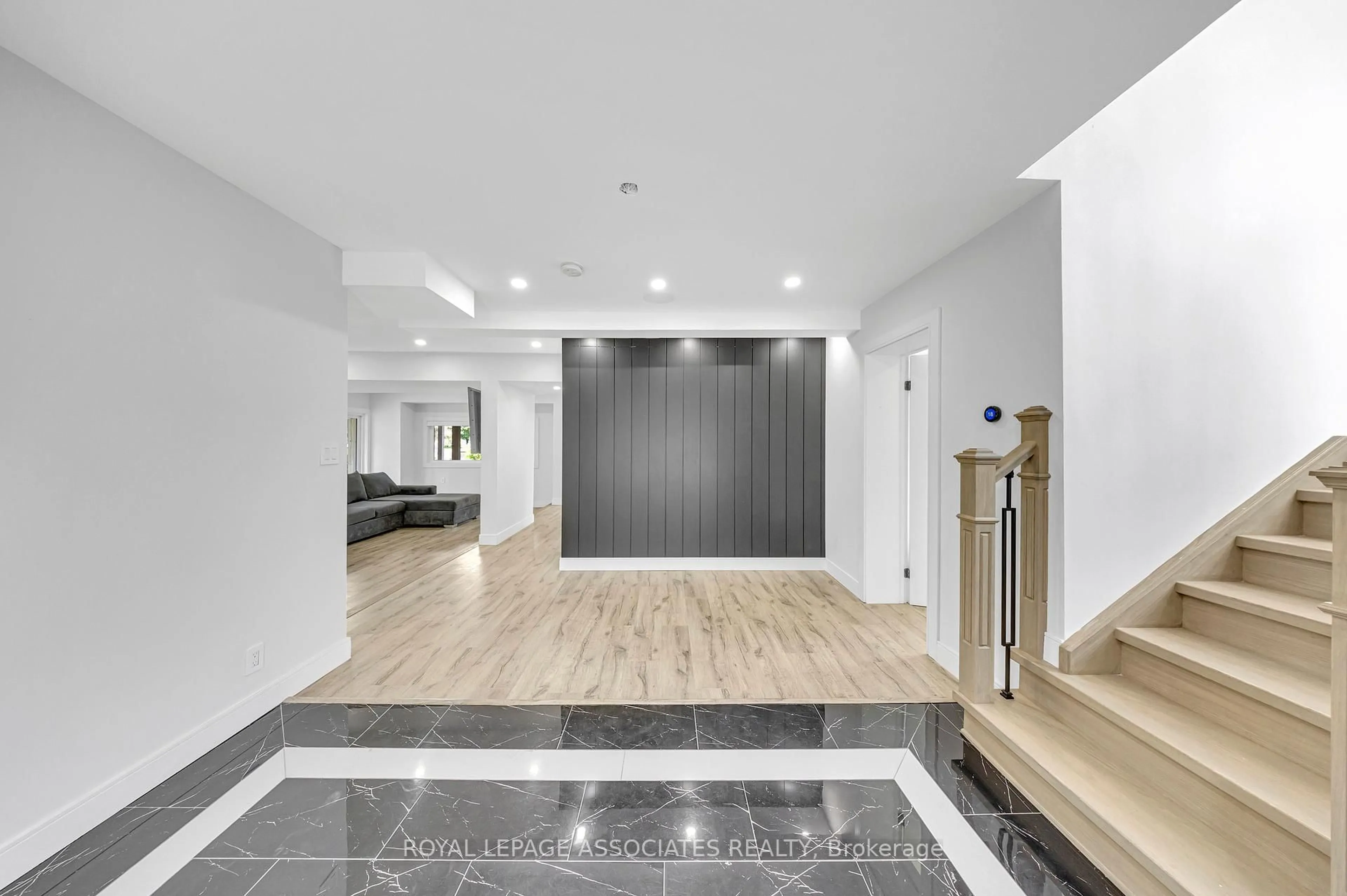 Indoor foyer for 57 Poplar Cres, Ramara Ontario L0K 1B0