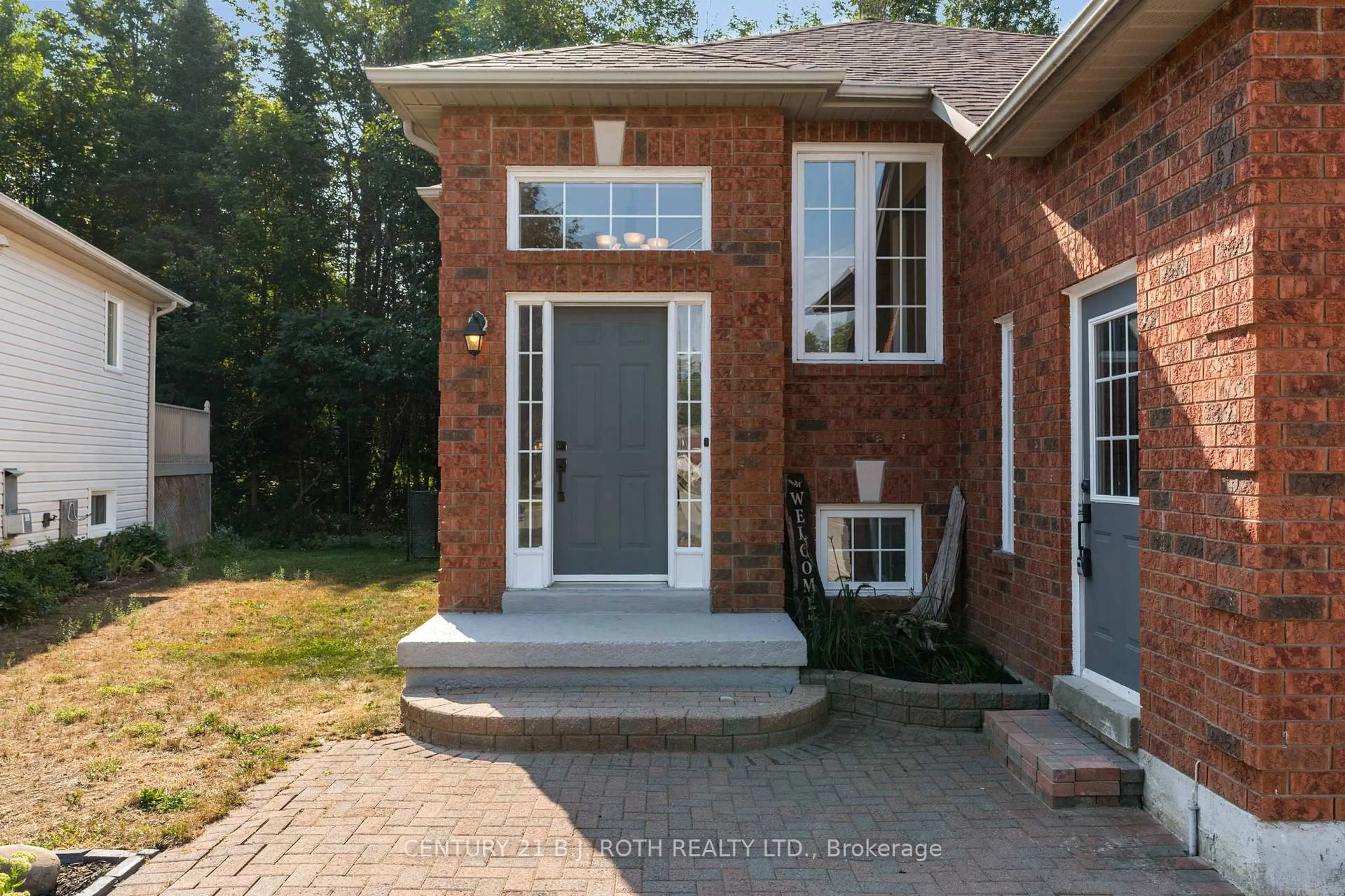 Home with brick exterior material, street for 141 Dyer Dr, Wasaga Beach Ontario L9Z 1M1