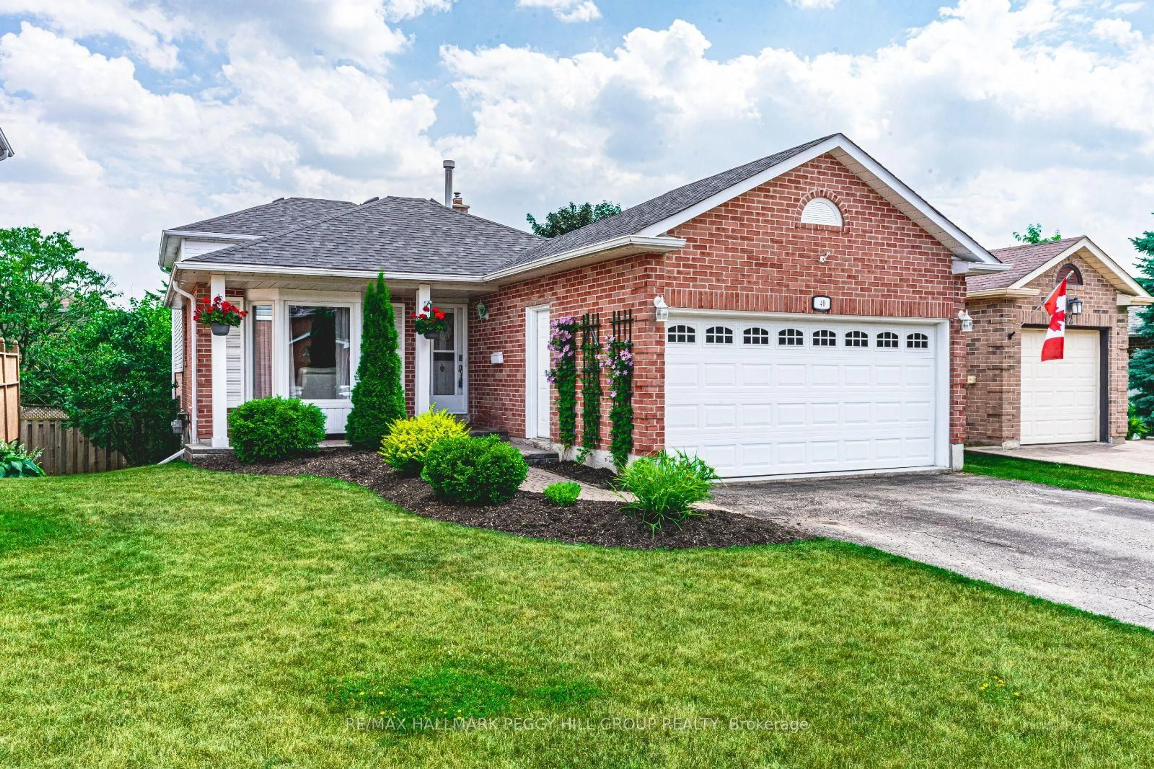 Home with brick exterior material, street for 40 Grasett Cres, Barrie Ontario L4N 6Z6