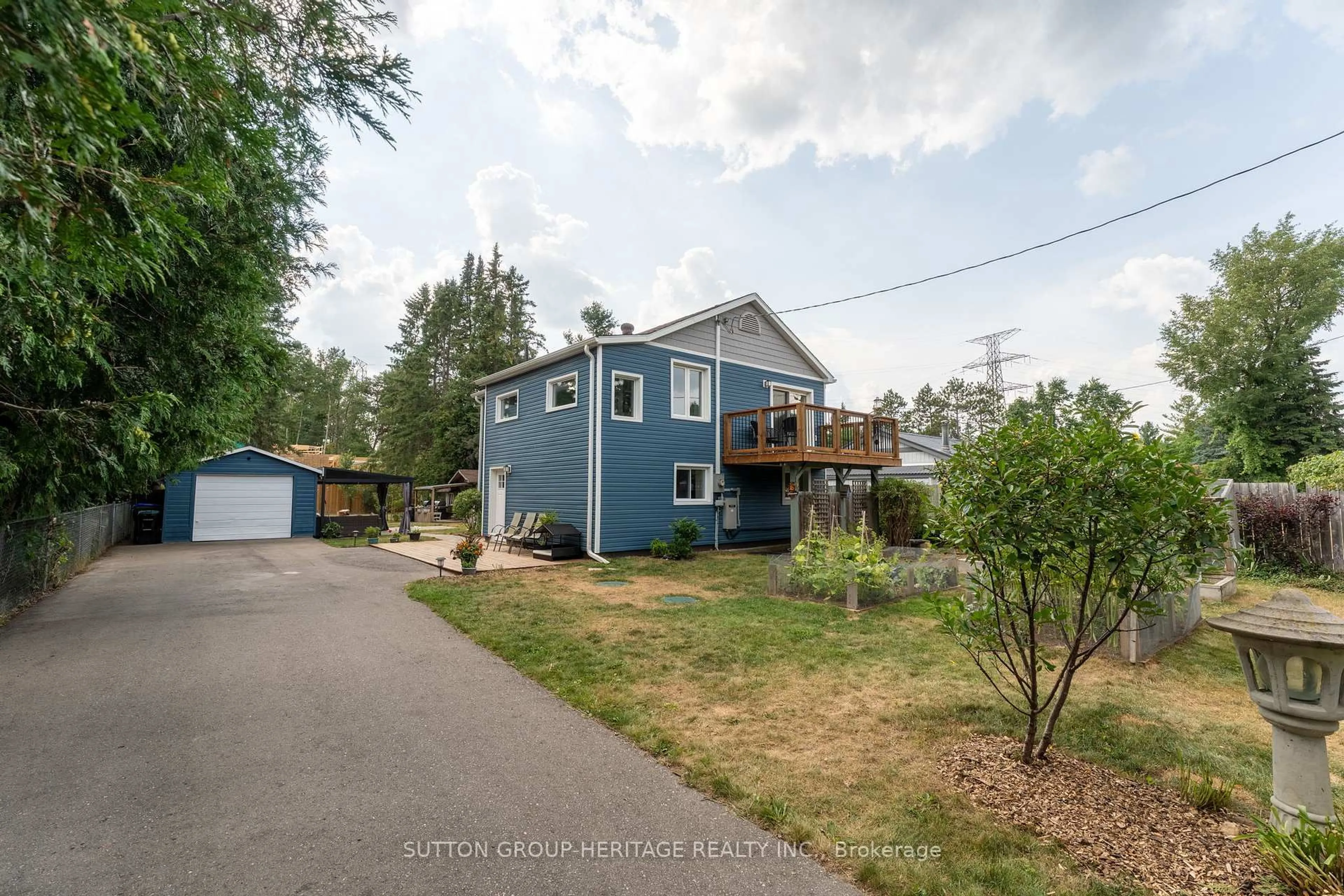 A pic from outside/outdoor area/front of a property/back of a property/a pic from drone, street for 3660 Baldwick Lane, Springwater Ontario L0M 1T2