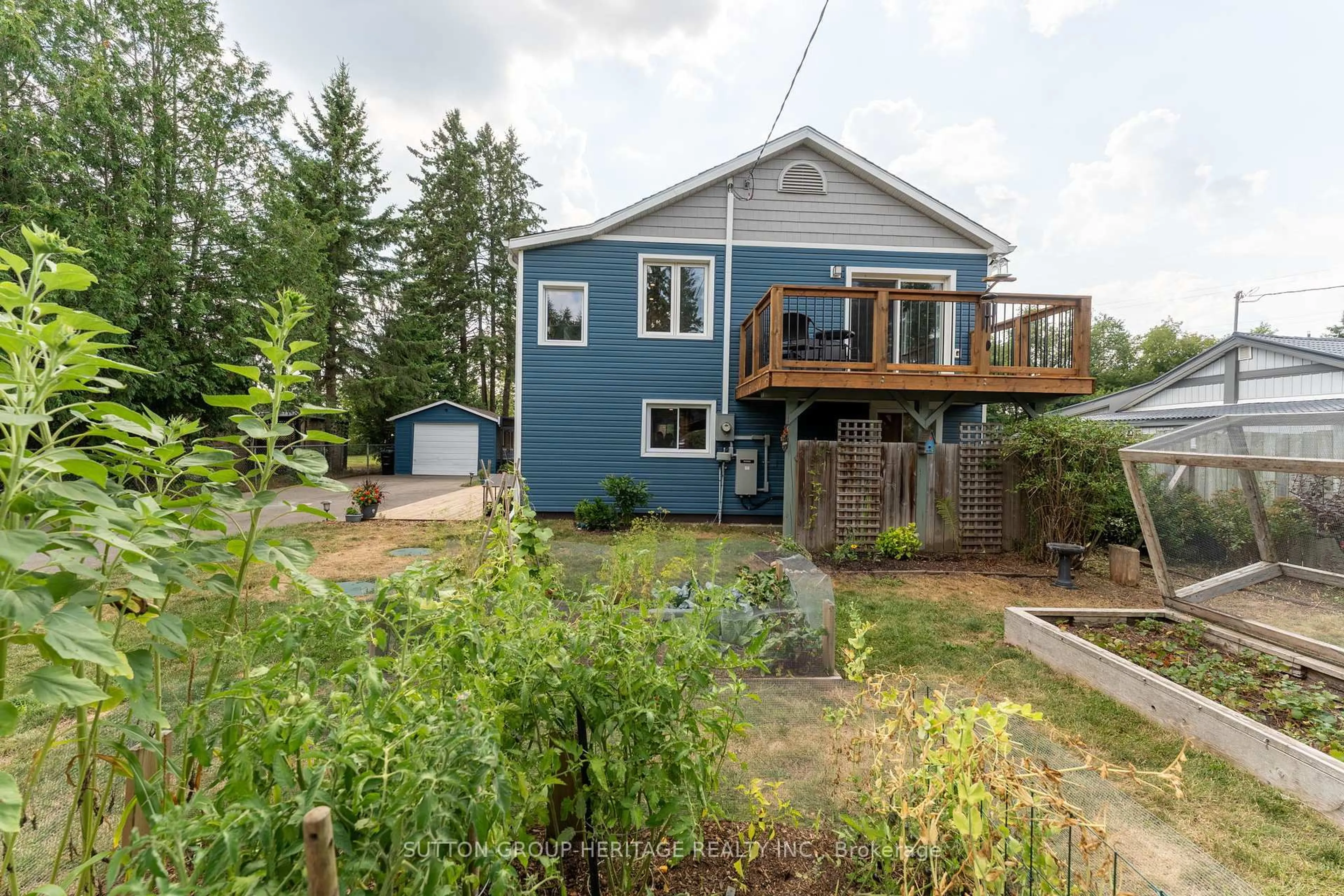 A pic from outside/outdoor area/front of a property/back of a property/a pic from drone, unknown for 3660 Baldwick Lane, Springwater Ontario L0M 1T2