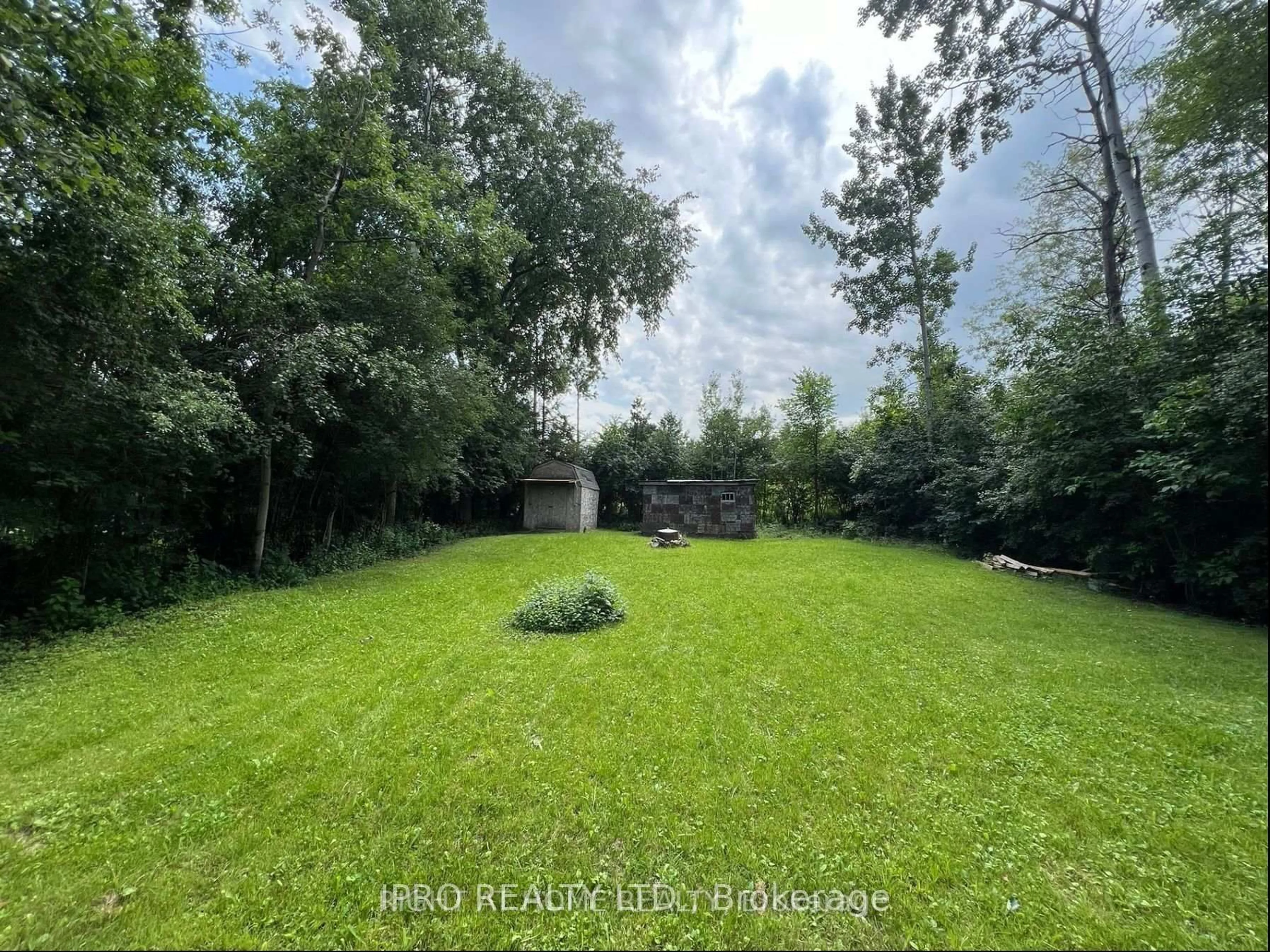 A pic from outside/outdoor area/front of a property/back of a property/a pic from drone, forest/trees view for 34 Broadview St, Collingwood Ontario L9Y 0X2