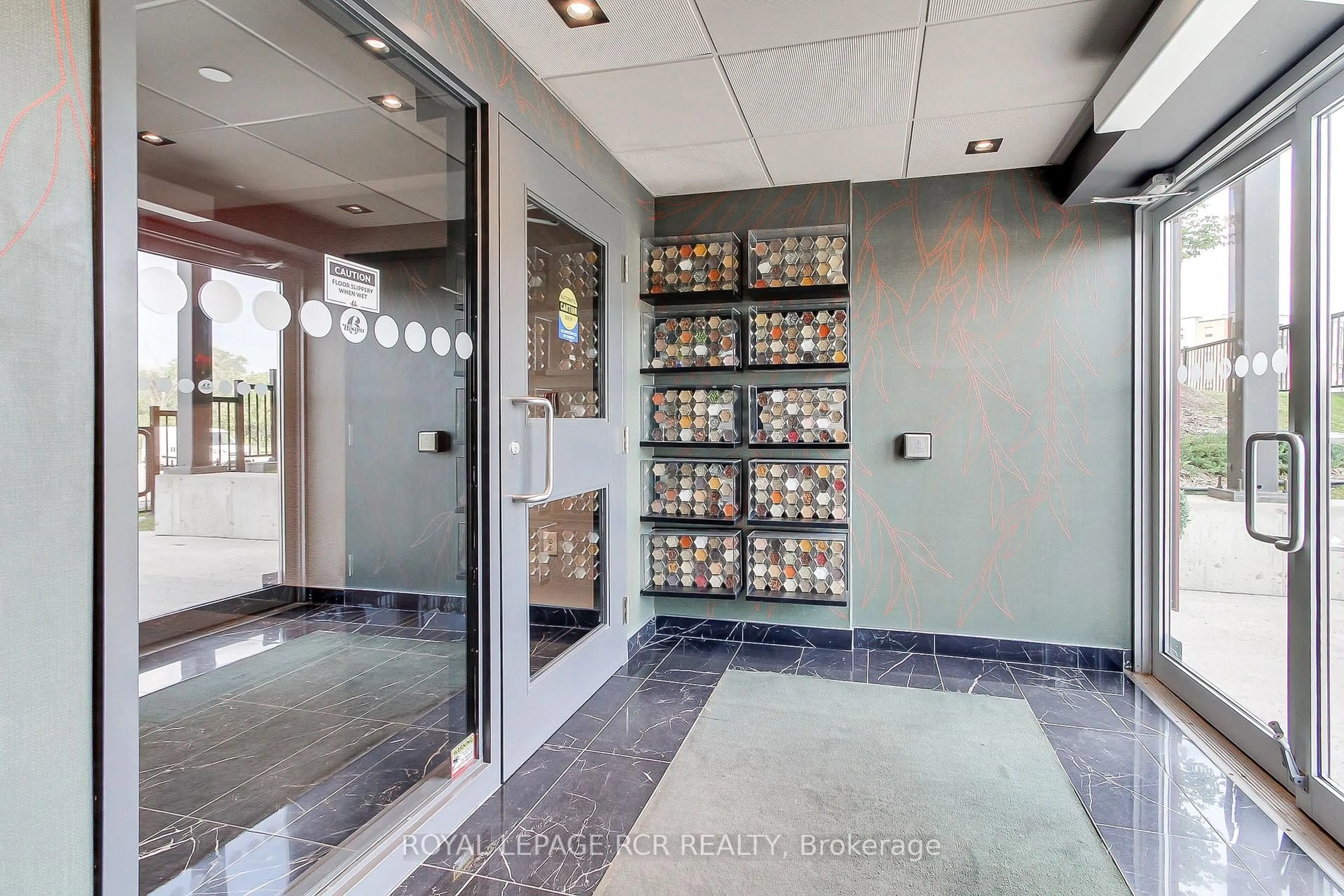 Indoor foyer for 10 Culinary Lane #412, Barrie Ontario L9J 0K2