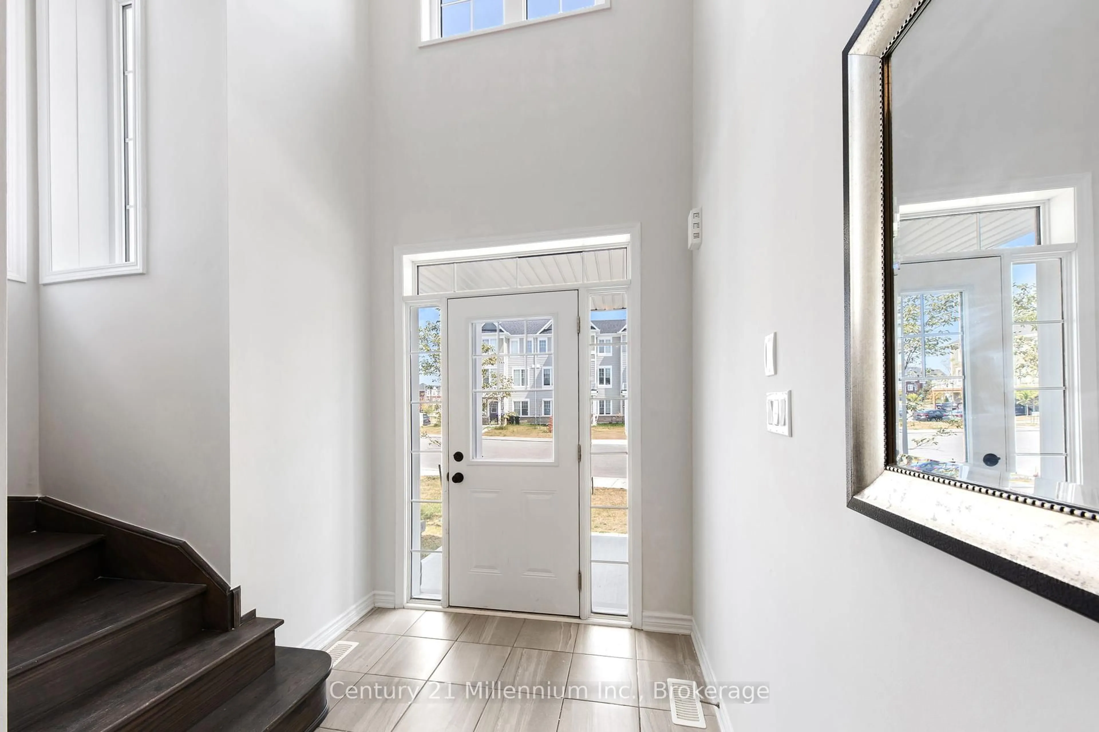 Indoor entryway for 13 Abby Dr, Wasaga Beach Ontario L9Z 0K1