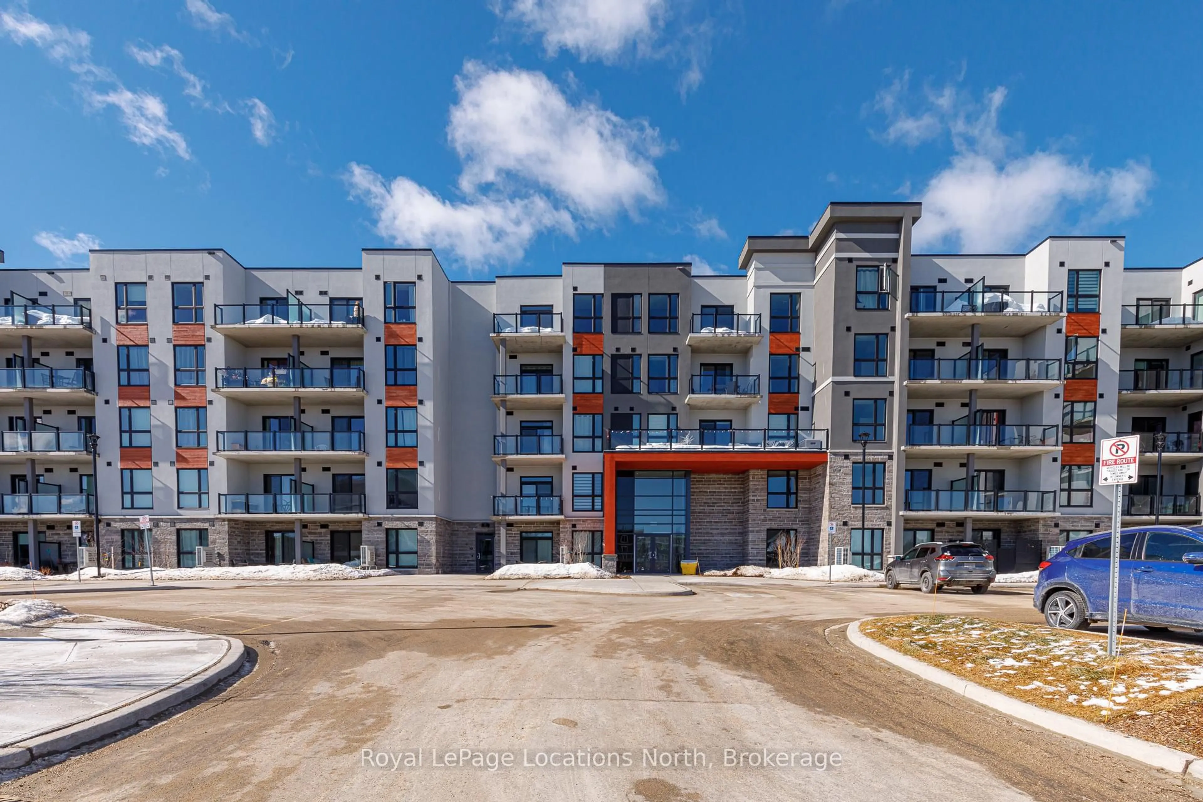 A pic from outside/outdoor area/front of a property/back of a property/a pic from drone, building for 4 Kimberly Lane #422, Collingwood Ontario L9Y 5B4