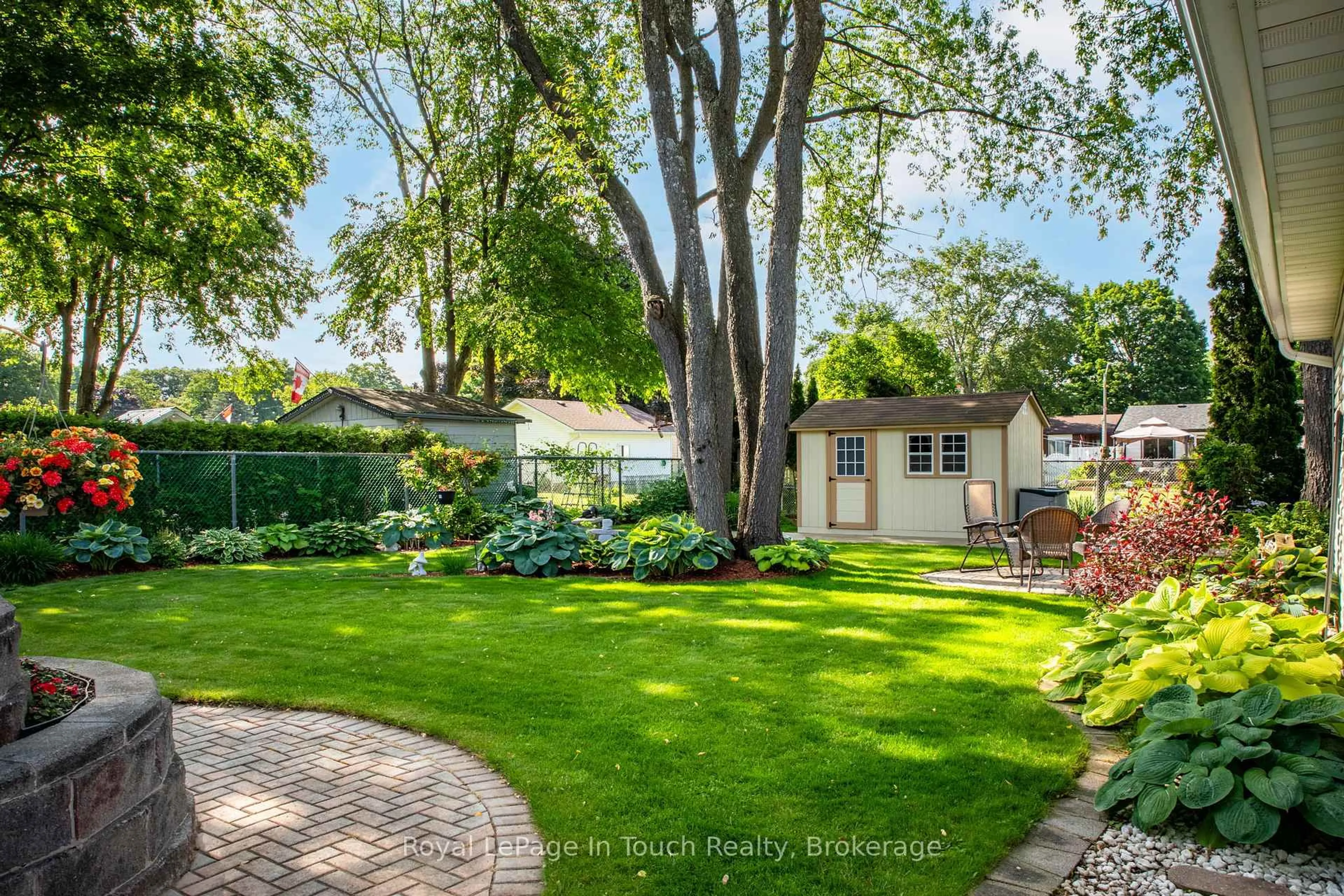 A pic from outside/outdoor area/front of a property/back of a property/a pic from drone, street for 20 Payette Dr, Penetanguishene Ontario L9M 1H4