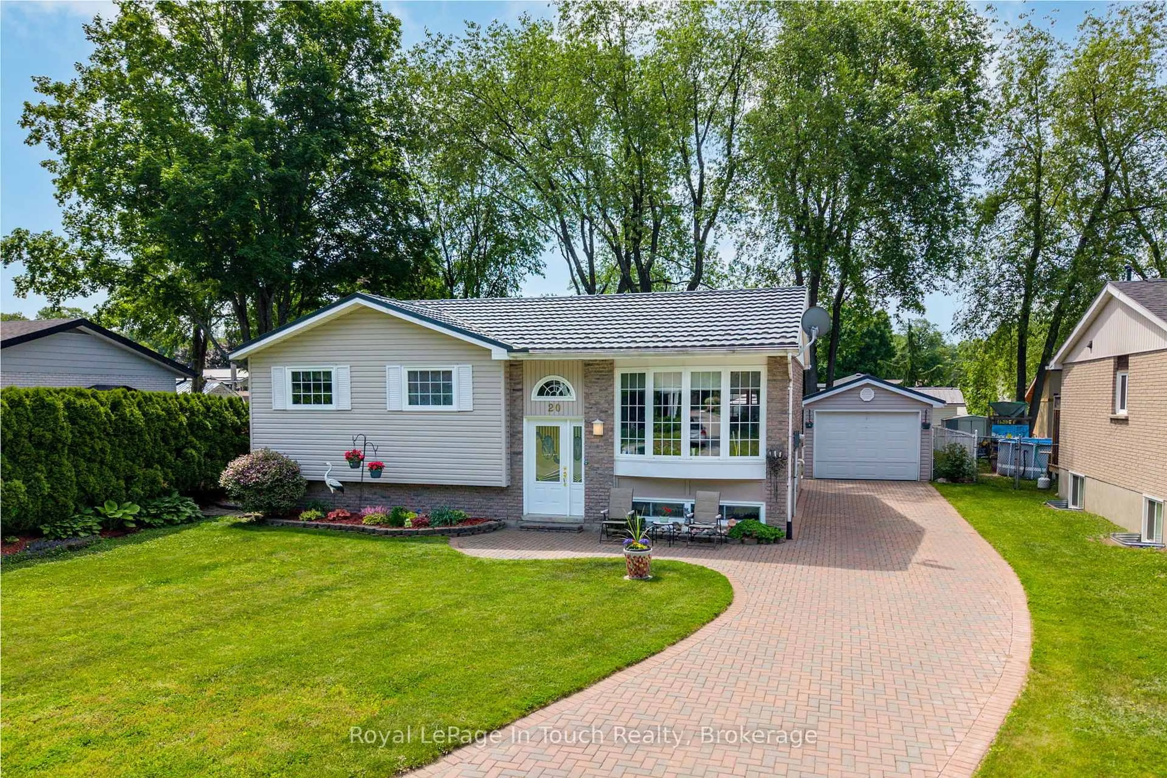 Home with vinyl exterior material, street for 20 Payette Dr, Penetanguishene Ontario L9M 1H4