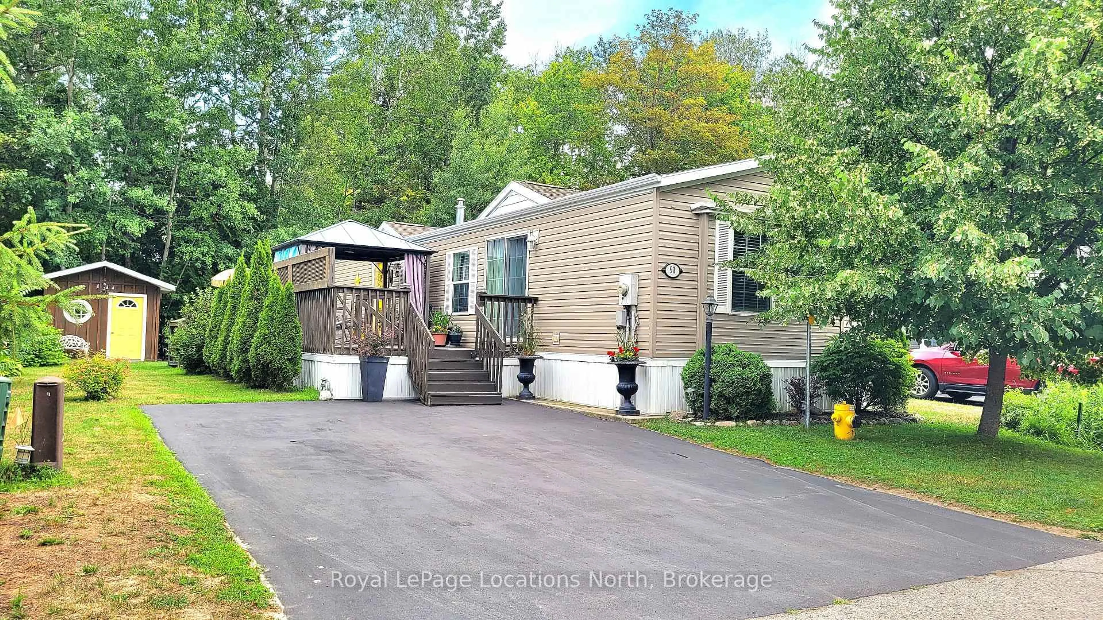 Home with vinyl exterior material, street for 91 Georgian Glen Dr, Wasaga Beach Ontario L9Z 1K8