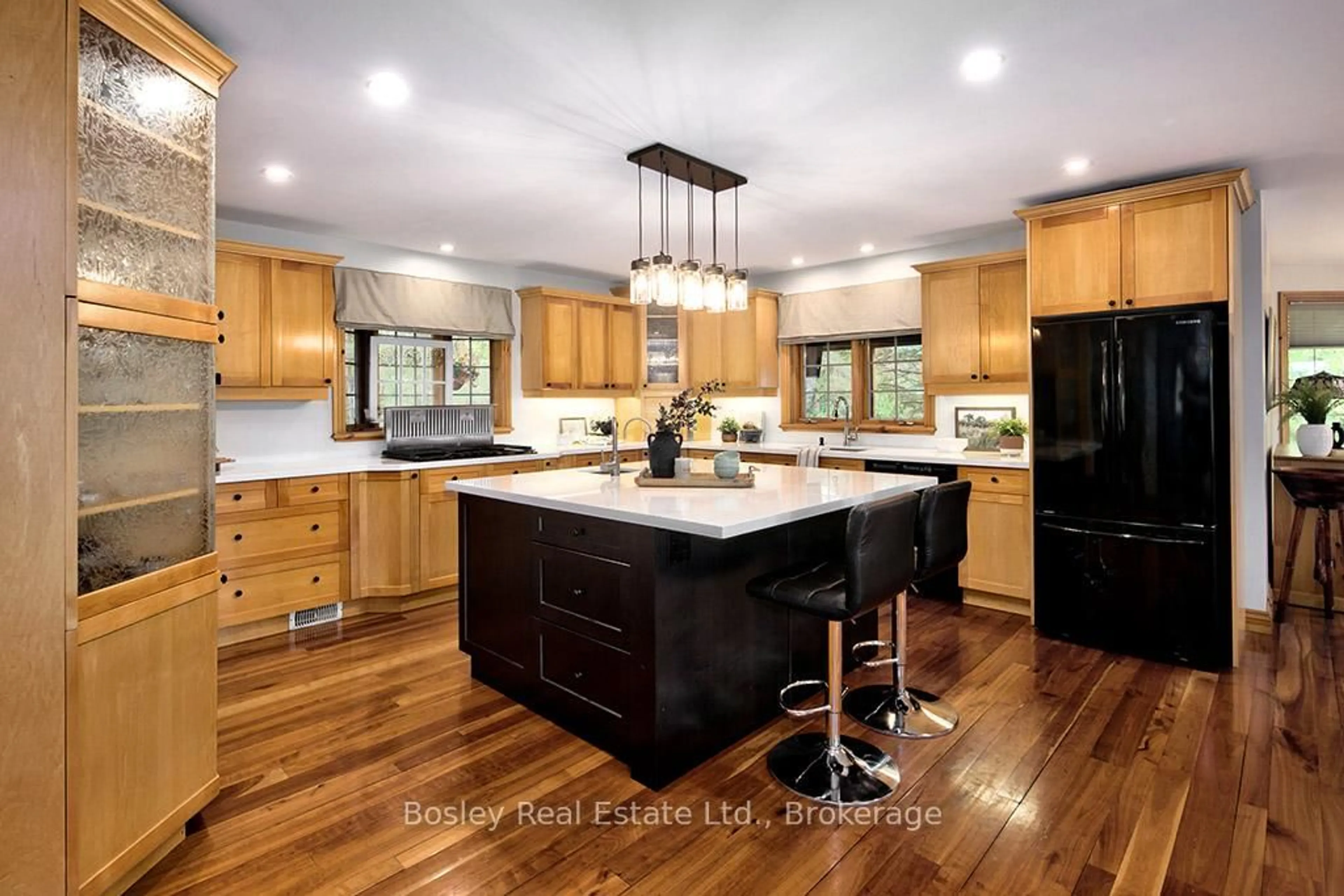 Open concept kitchen, unknown for 7496 Nottawasaga  36/37 Sdrd, Clearview Ontario L9Y 3Z1