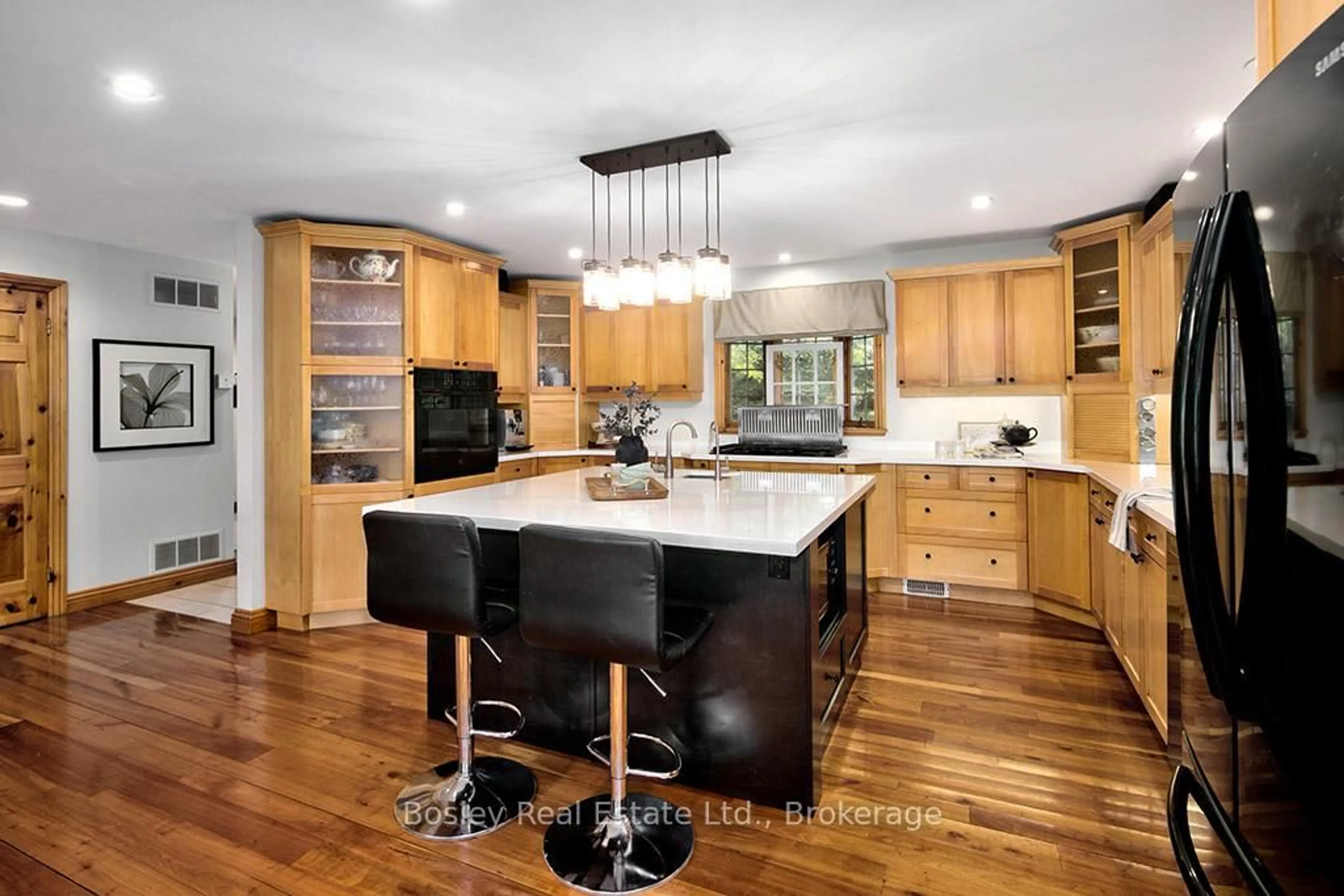 Contemporary kitchen, unknown for 7496 Nottawasaga  36/37 Sdrd, Clearview Ontario L9Y 3Z1
