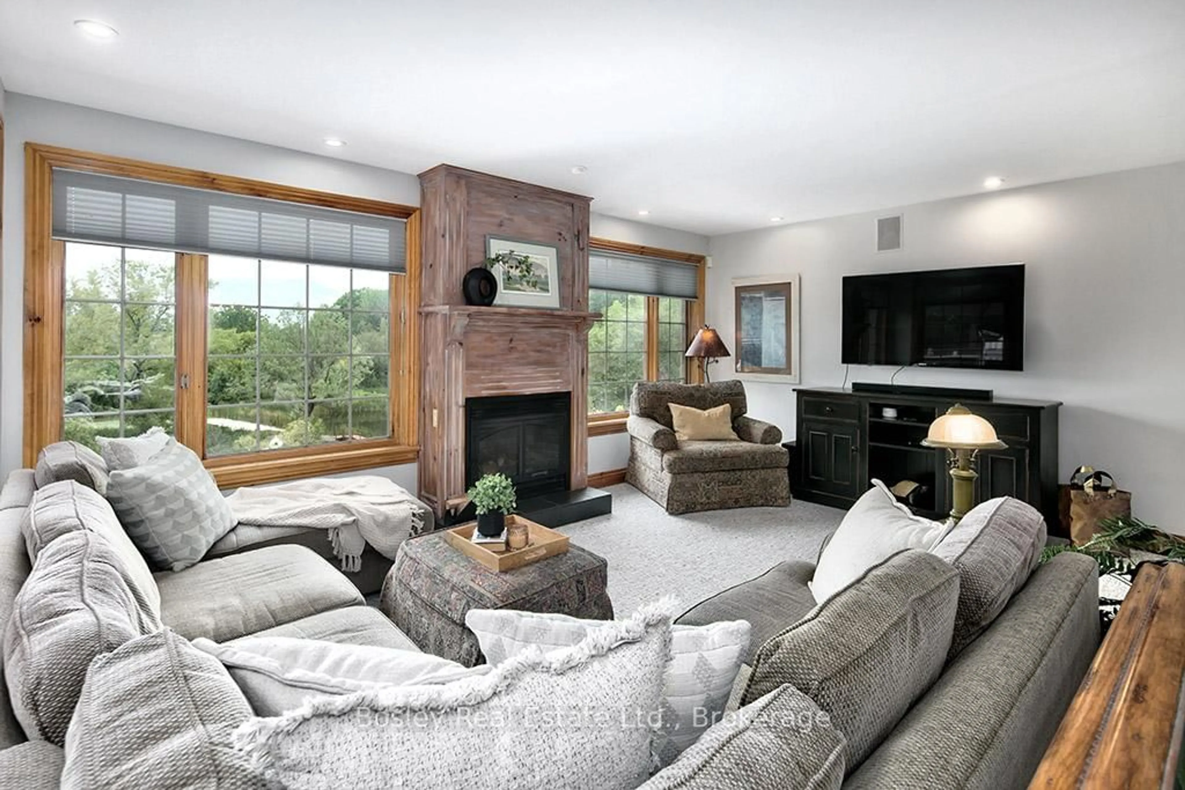 Living room with furniture, unknown for 7496 Nottawasaga  36/37 Sdrd, Clearview Ontario L9Y 3Z1