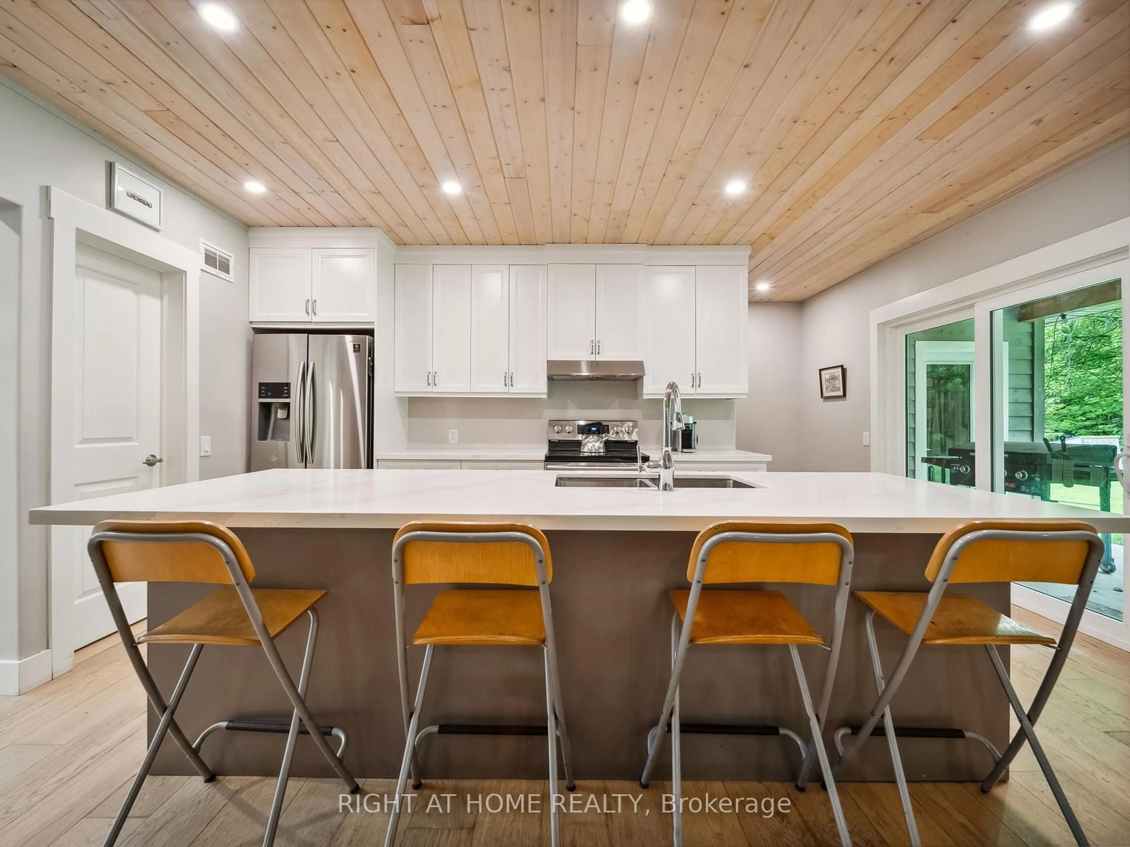 Open concept kitchen, unknown for 4098 Cambrian Rd, Severn Ontario L0K 2B0