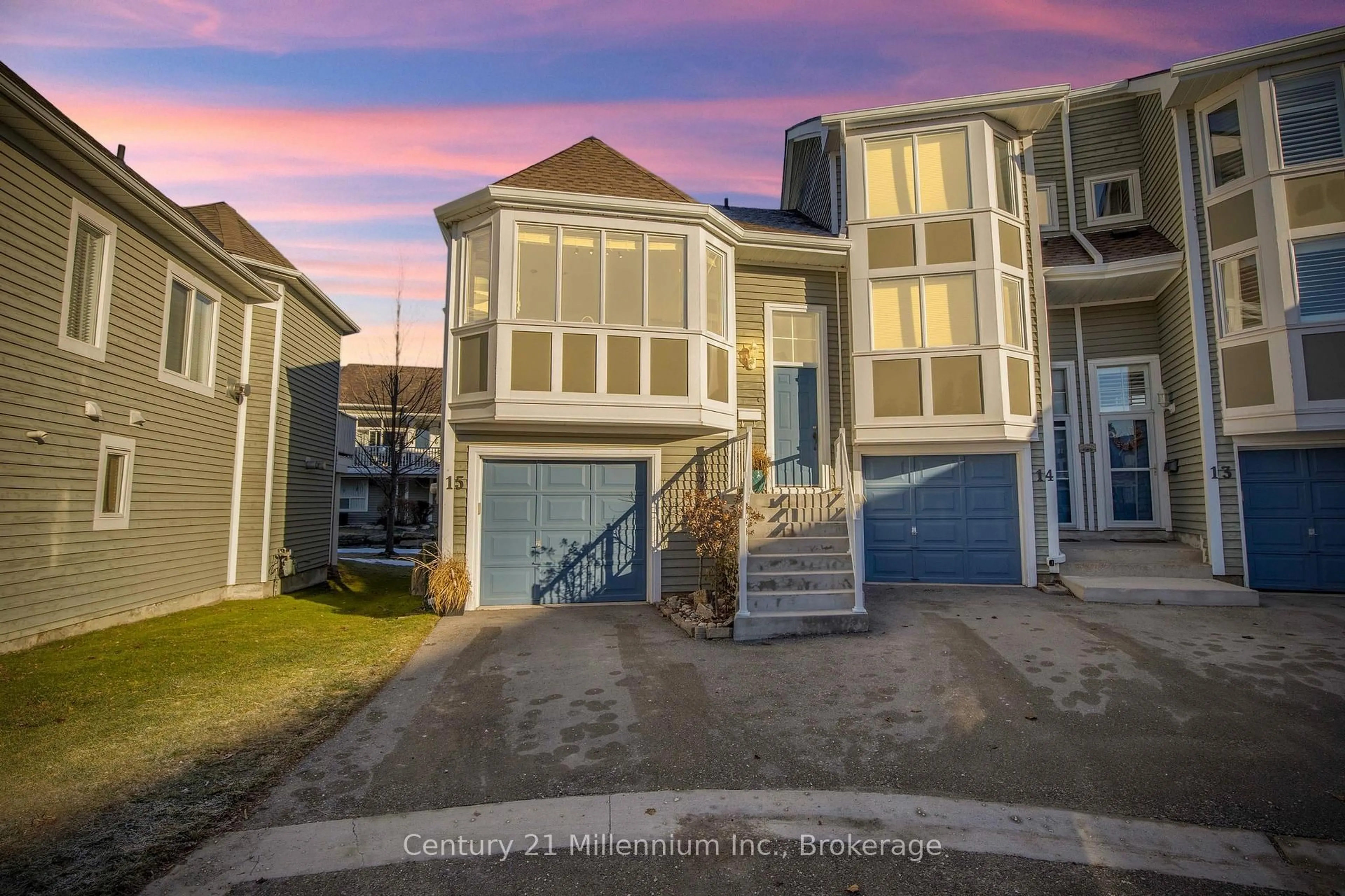 A pic from outside/outdoor area/front of a property/back of a property/a pic from drone, street for 15 Cranberry Quay, Collingwood Ontario L9Y 5C2