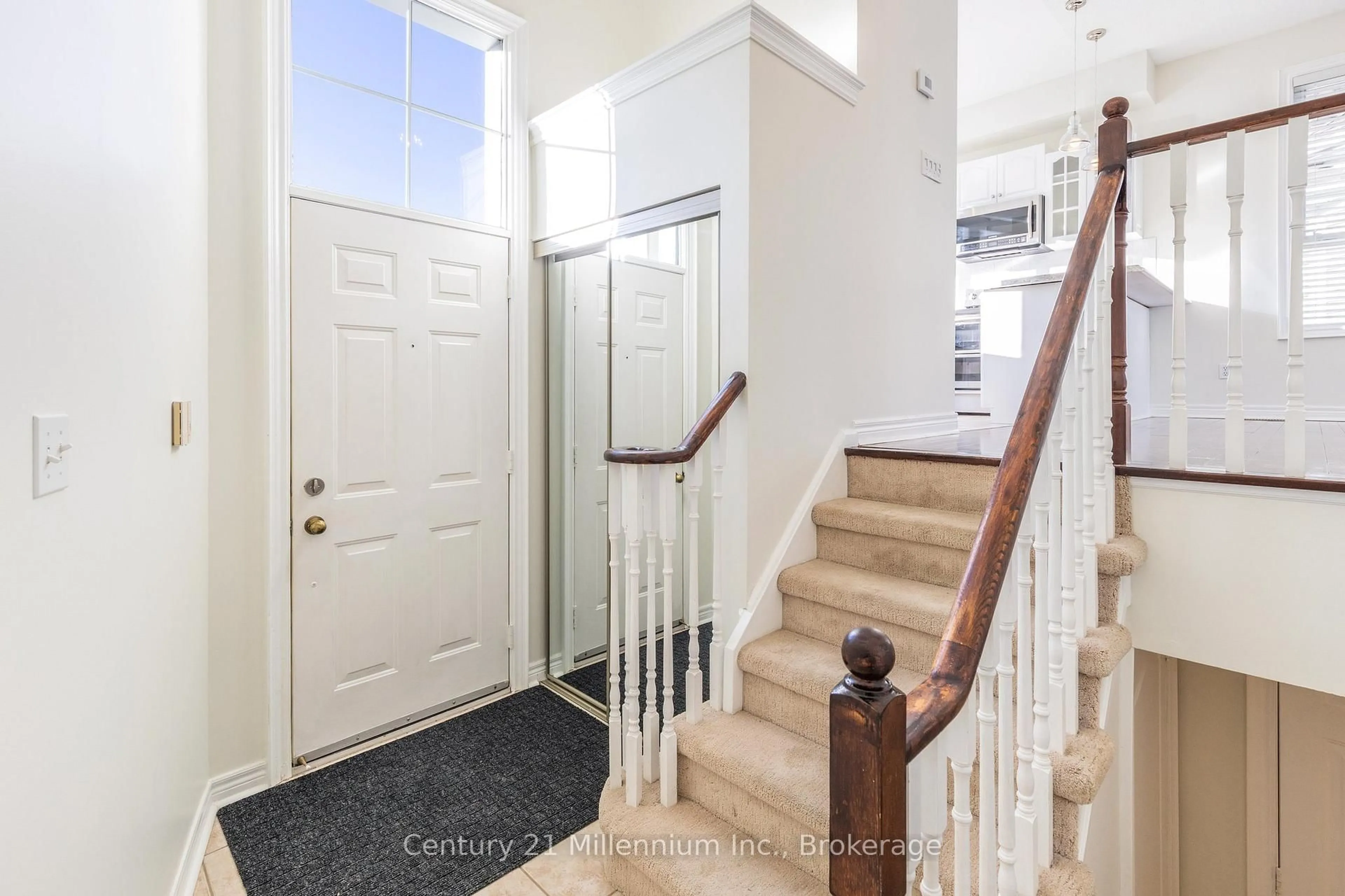 Indoor entryway for 15 Cranberry Quay, Collingwood Ontario L9Y 5C2