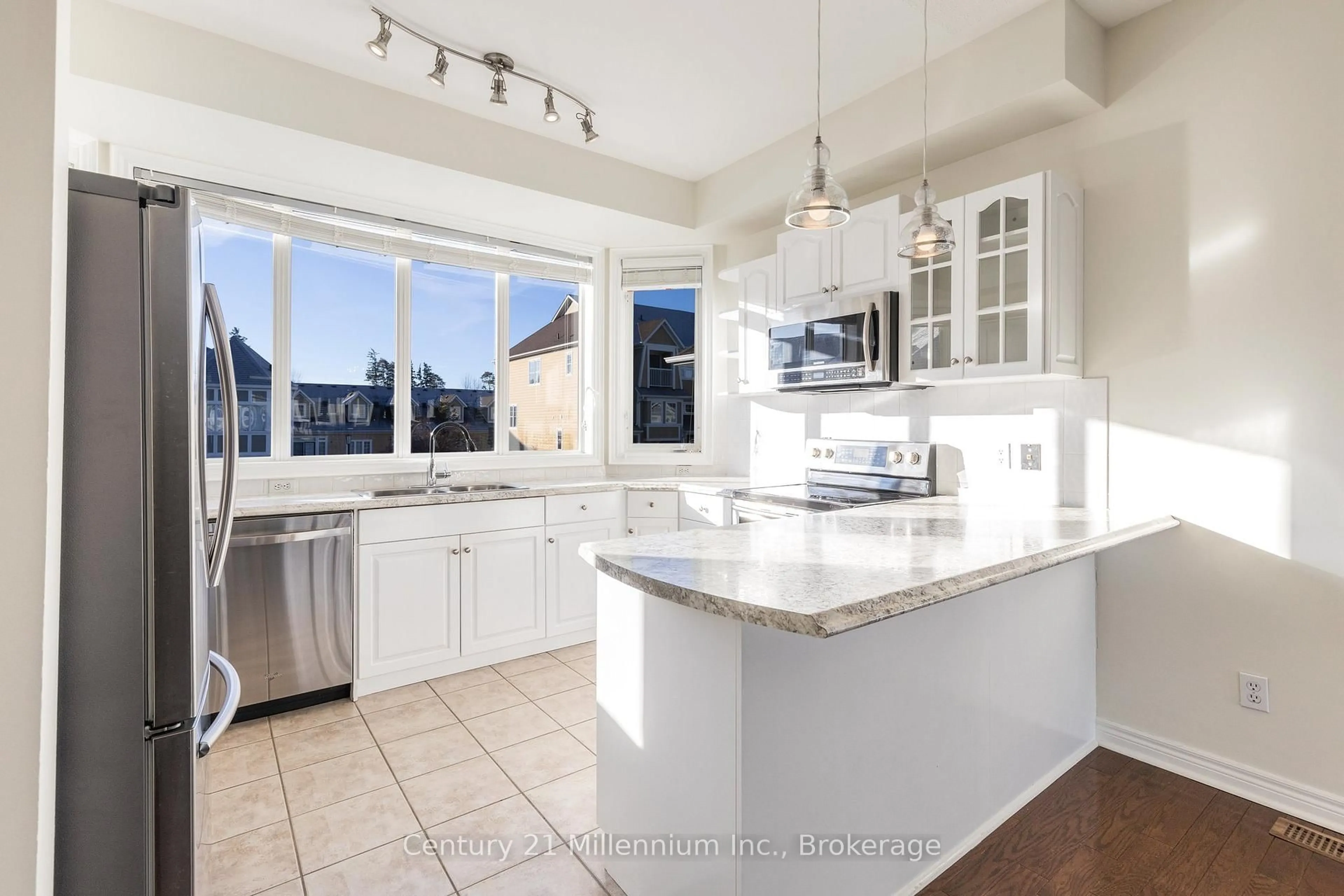 Open concept kitchen, ceramic/tile floor for 15 Cranberry Quay, Collingwood Ontario L9Y 5C2