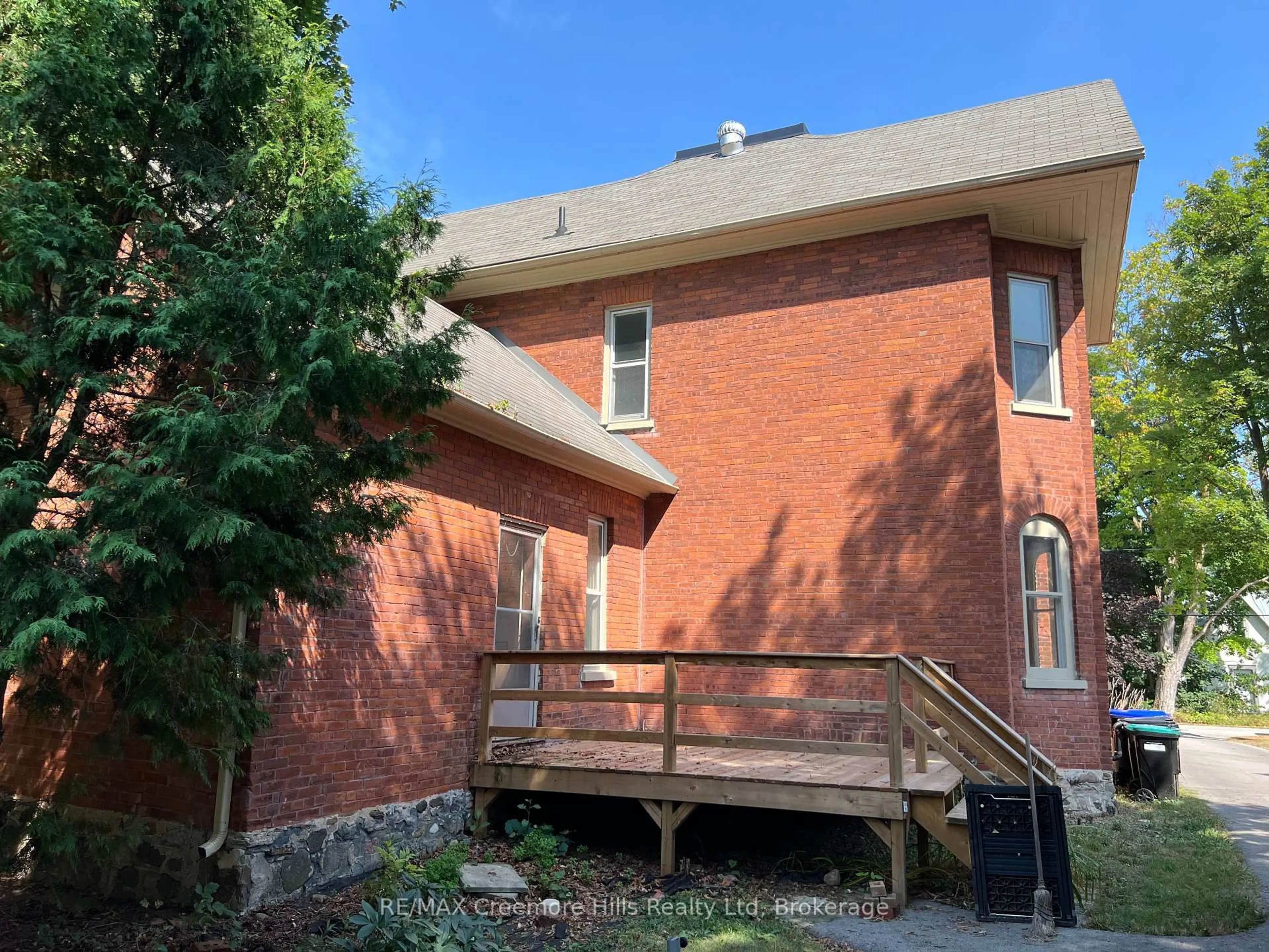 Home with brick exterior material, building for 3 Wellington St, Clearview Ontario L0M 1G0