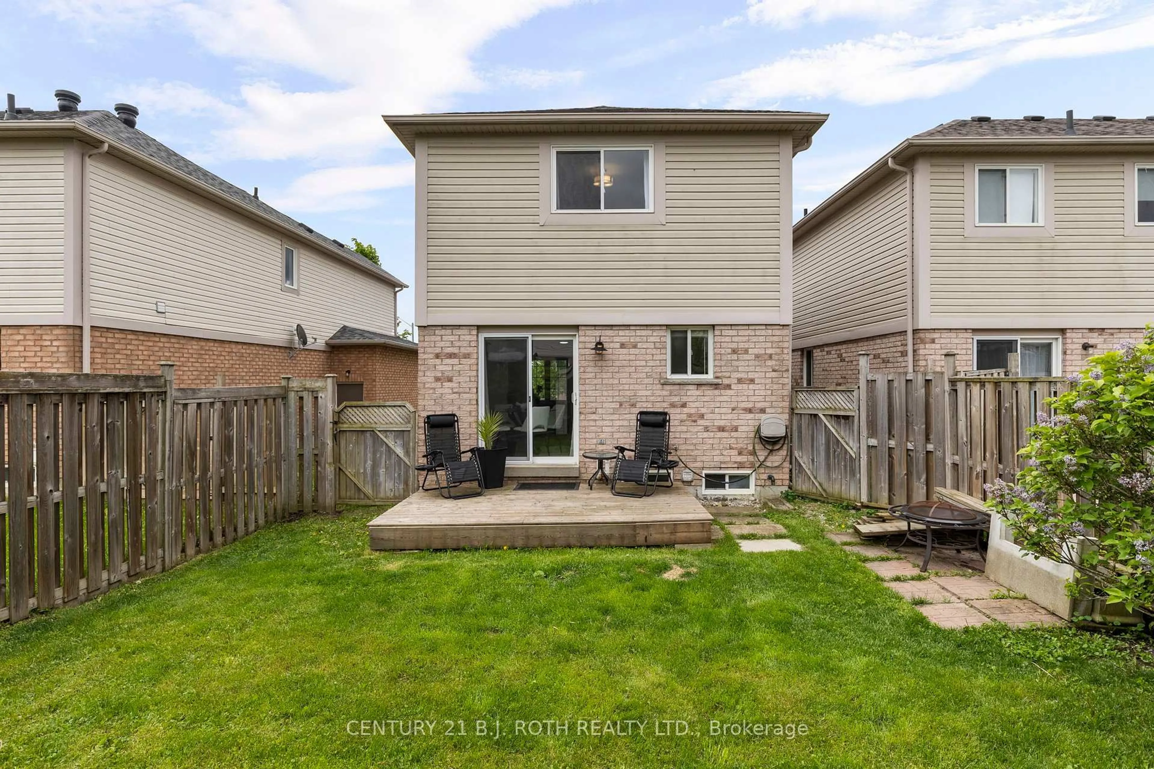 Patio, street for 26 Villers St, Barrie Ontario L4N 0X2
