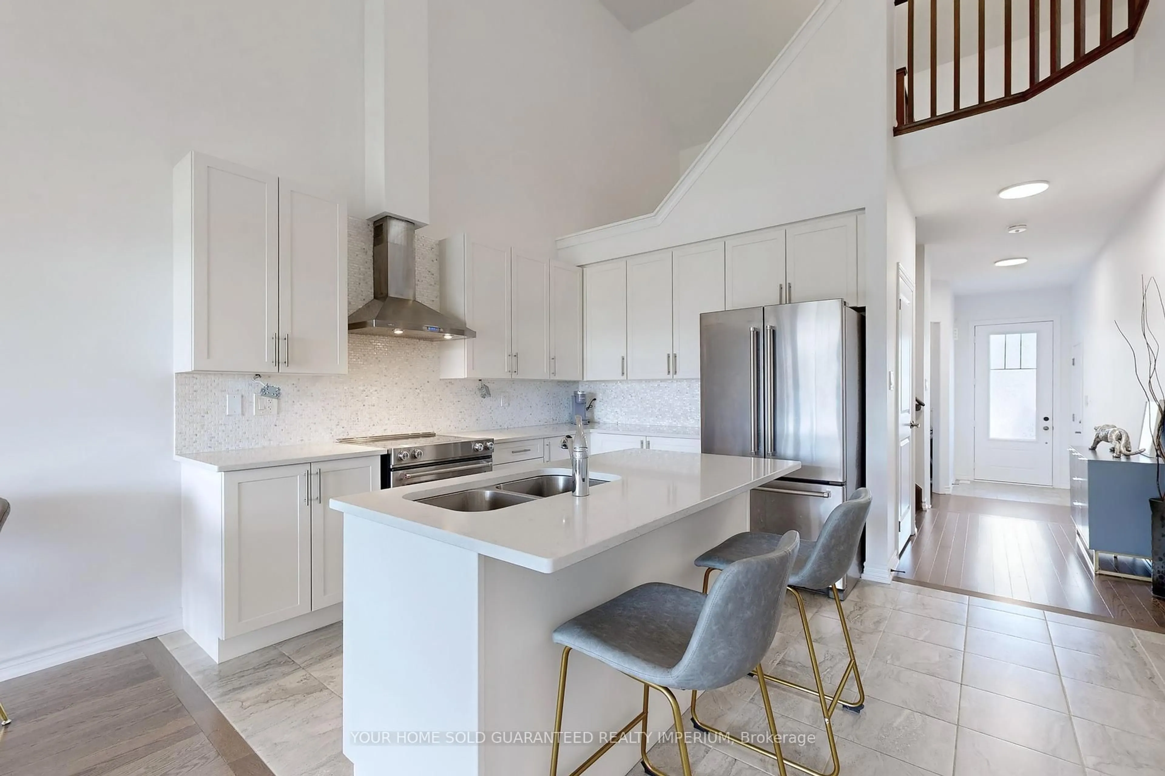 Open concept kitchen, ceramic/tile floor for 635 Bayport Blvd, Midland Ontario L4R 5H6