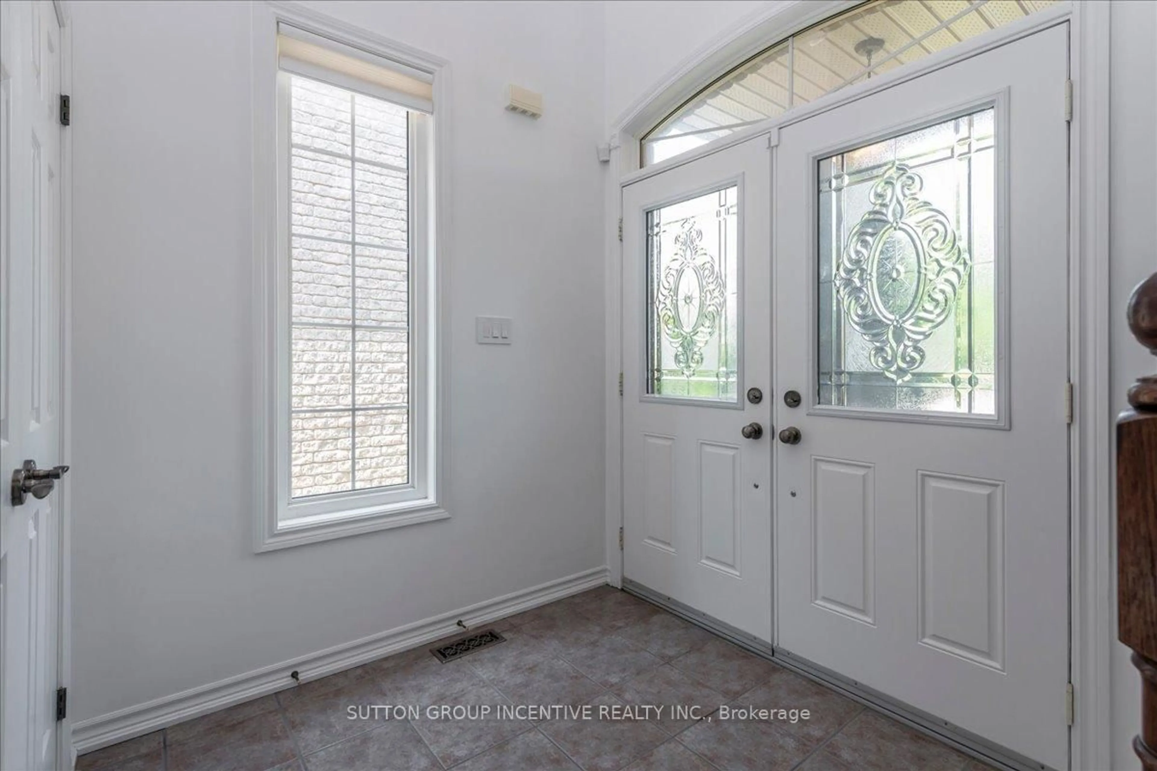 Indoor entryway for 169 Birkhall Pl, Barrie Ontario L4N 0K9