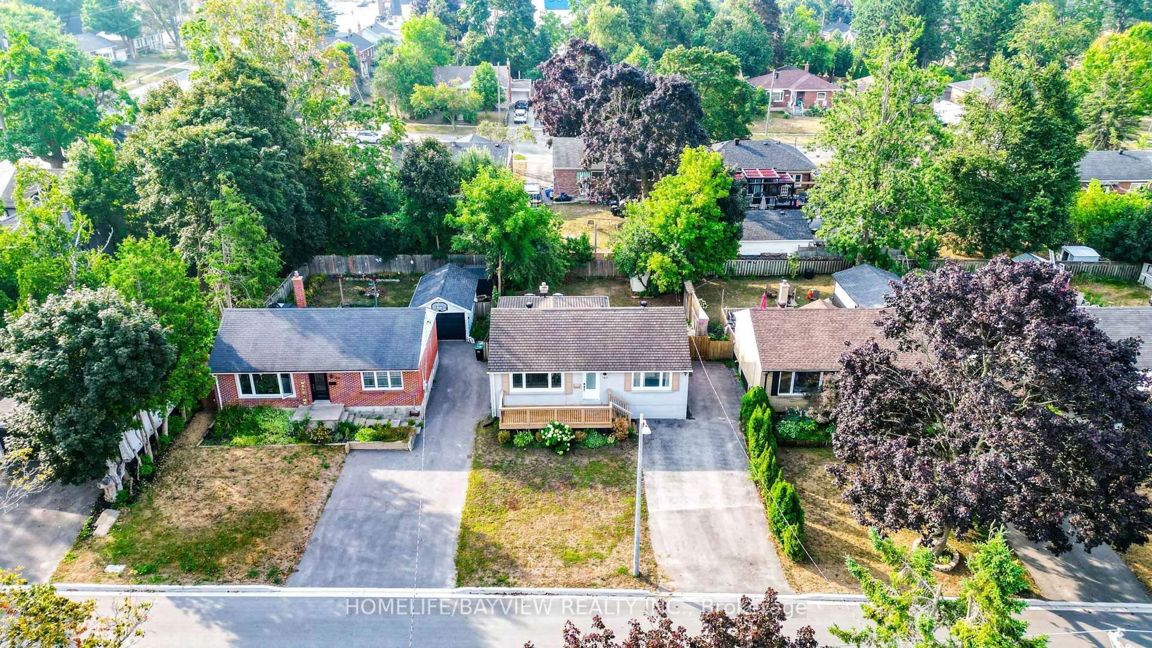 A pic from outside/outdoor area/front of a property/back of a property/a pic from drone, street for 163 Gunn St, Barrie Ontario L4M 2H8