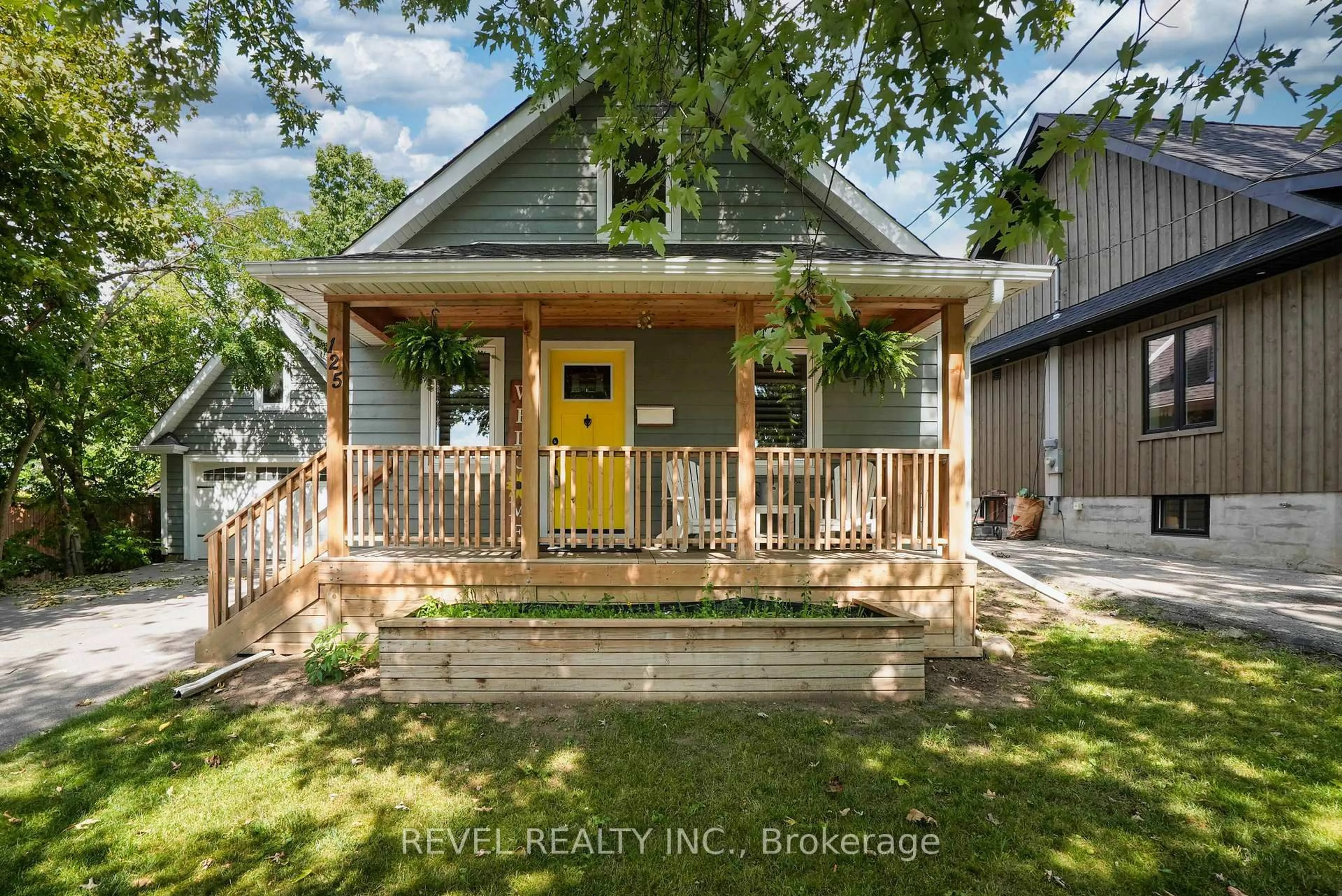 Unknown for 125 Dundonald St, Barrie Ontario L4M 3T7