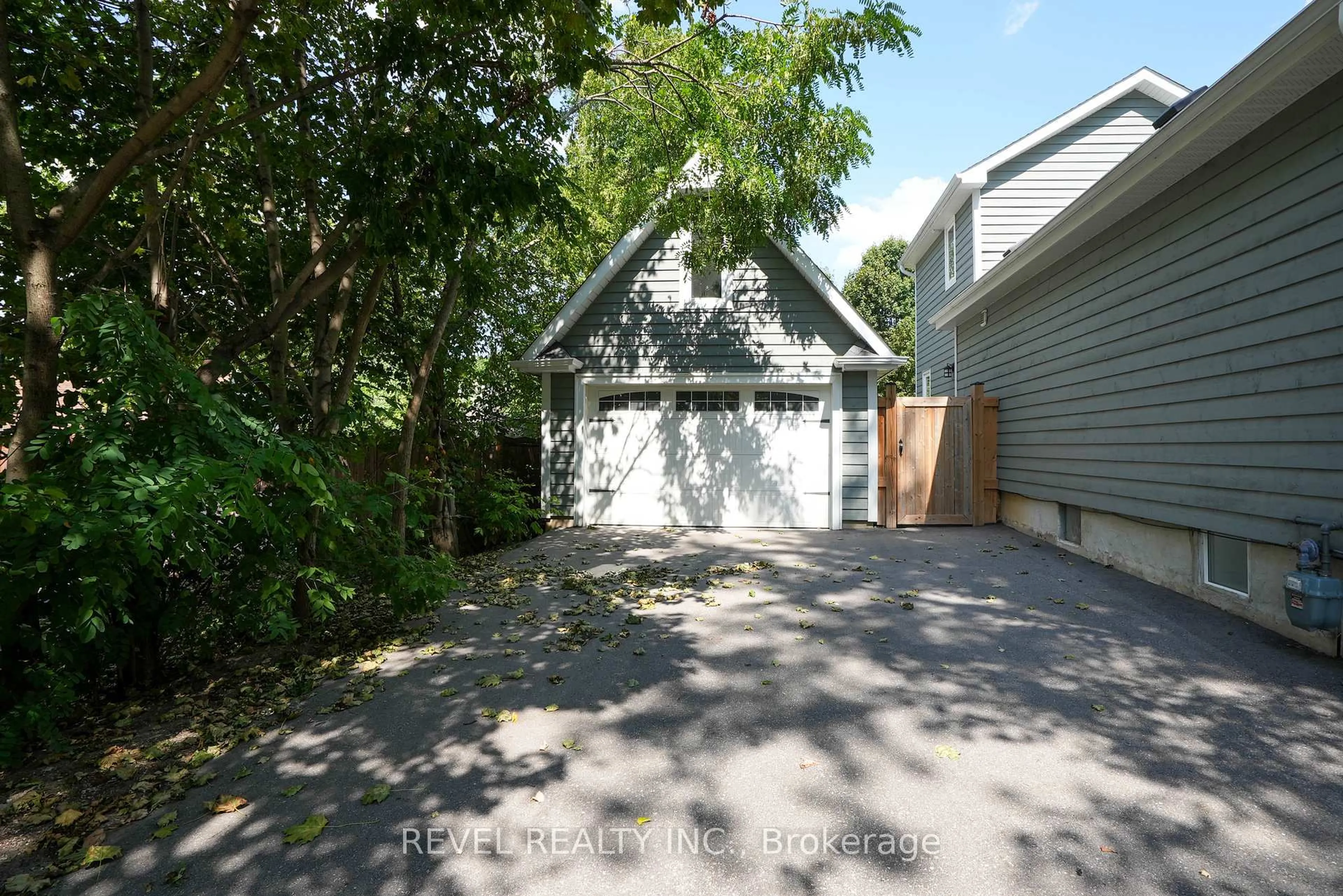 Unknown for 125 Dundonald St, Barrie Ontario L4M 3T7