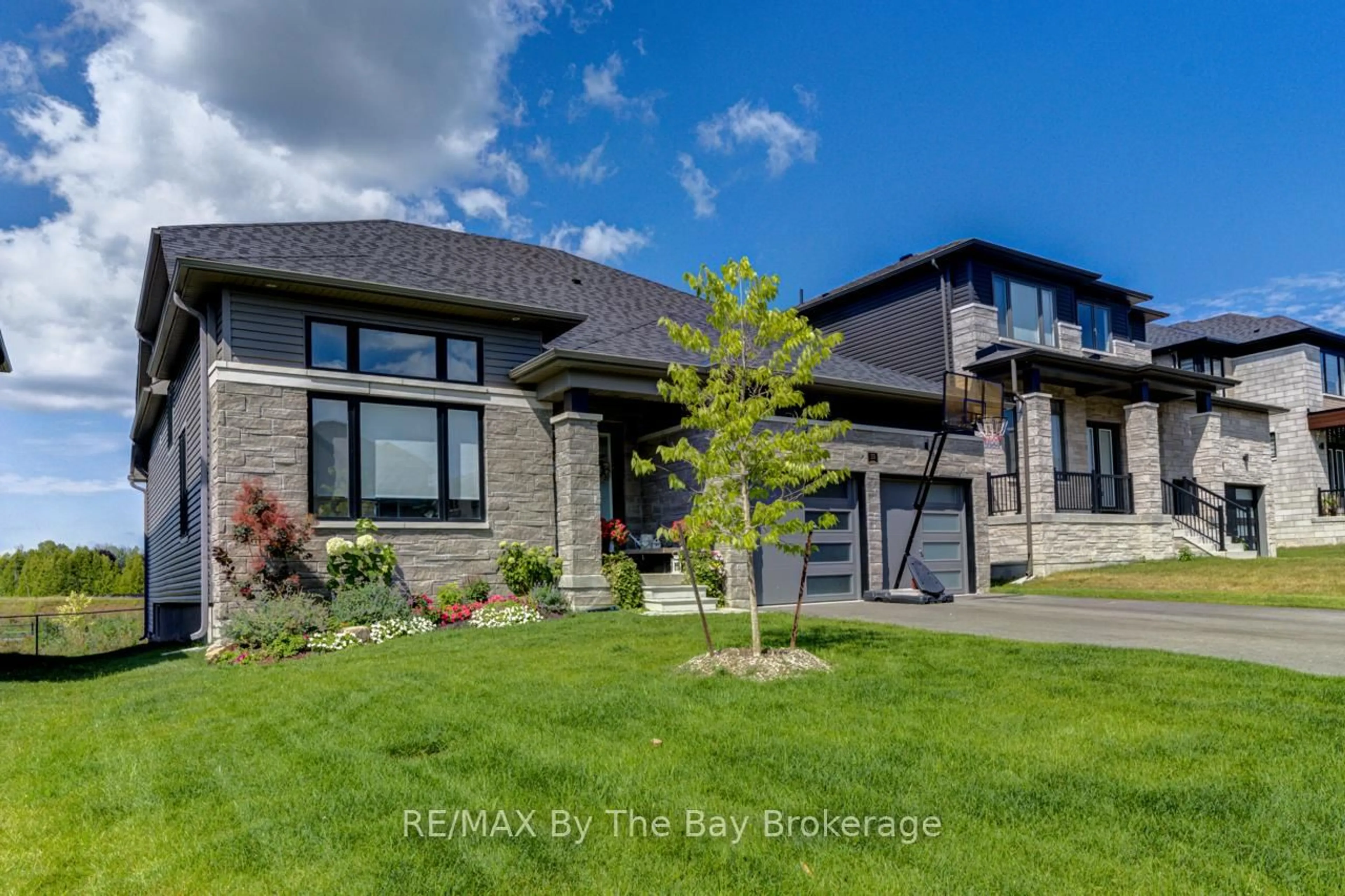 Home with brick exterior material, unknown for 33 Nicort Rd, Wasaga Beach Ontario L9Z 1J7