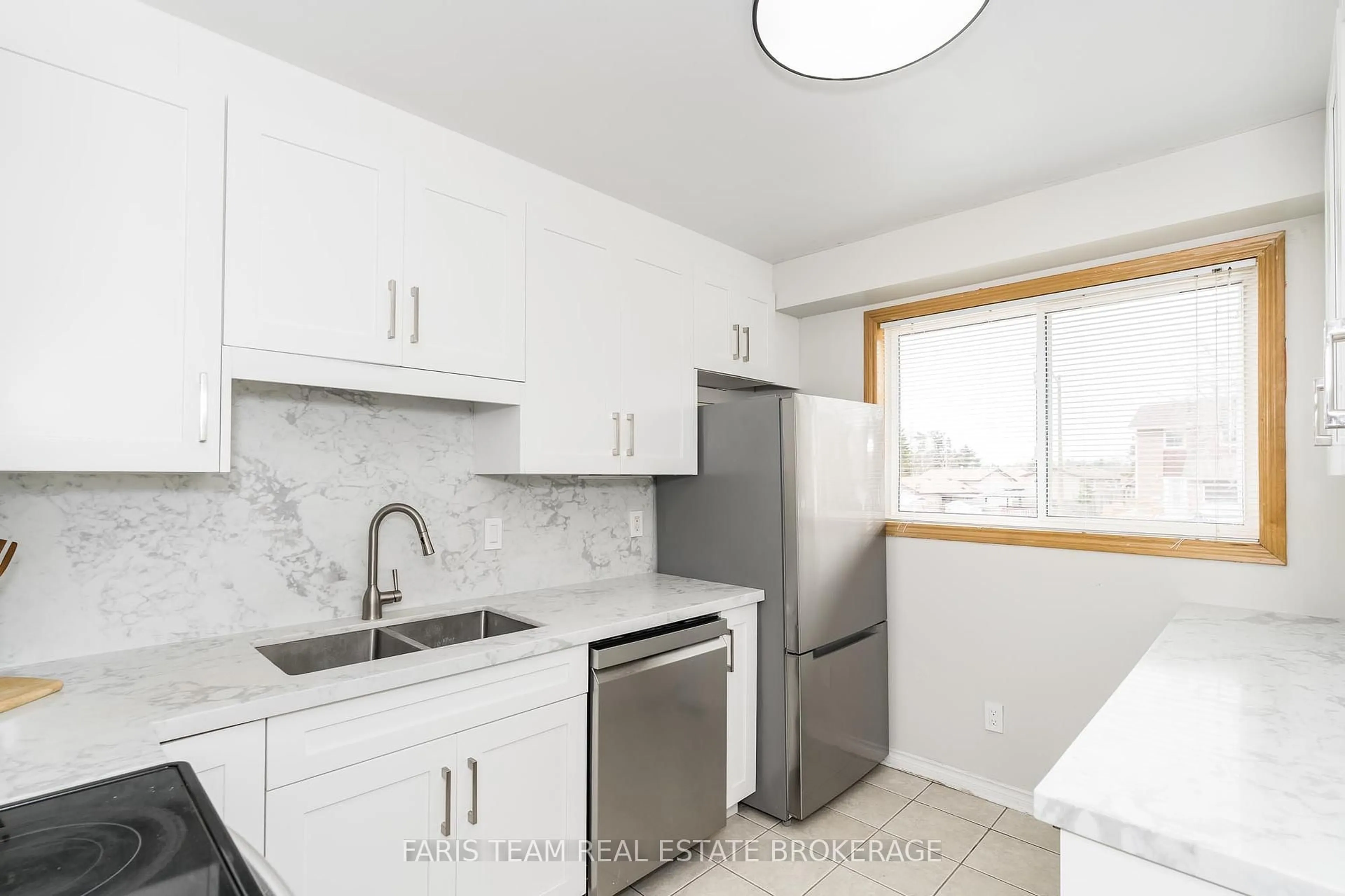 Standard kitchen, unknown for 9 Christie Cres, Barrie Ontario L4N 4V2