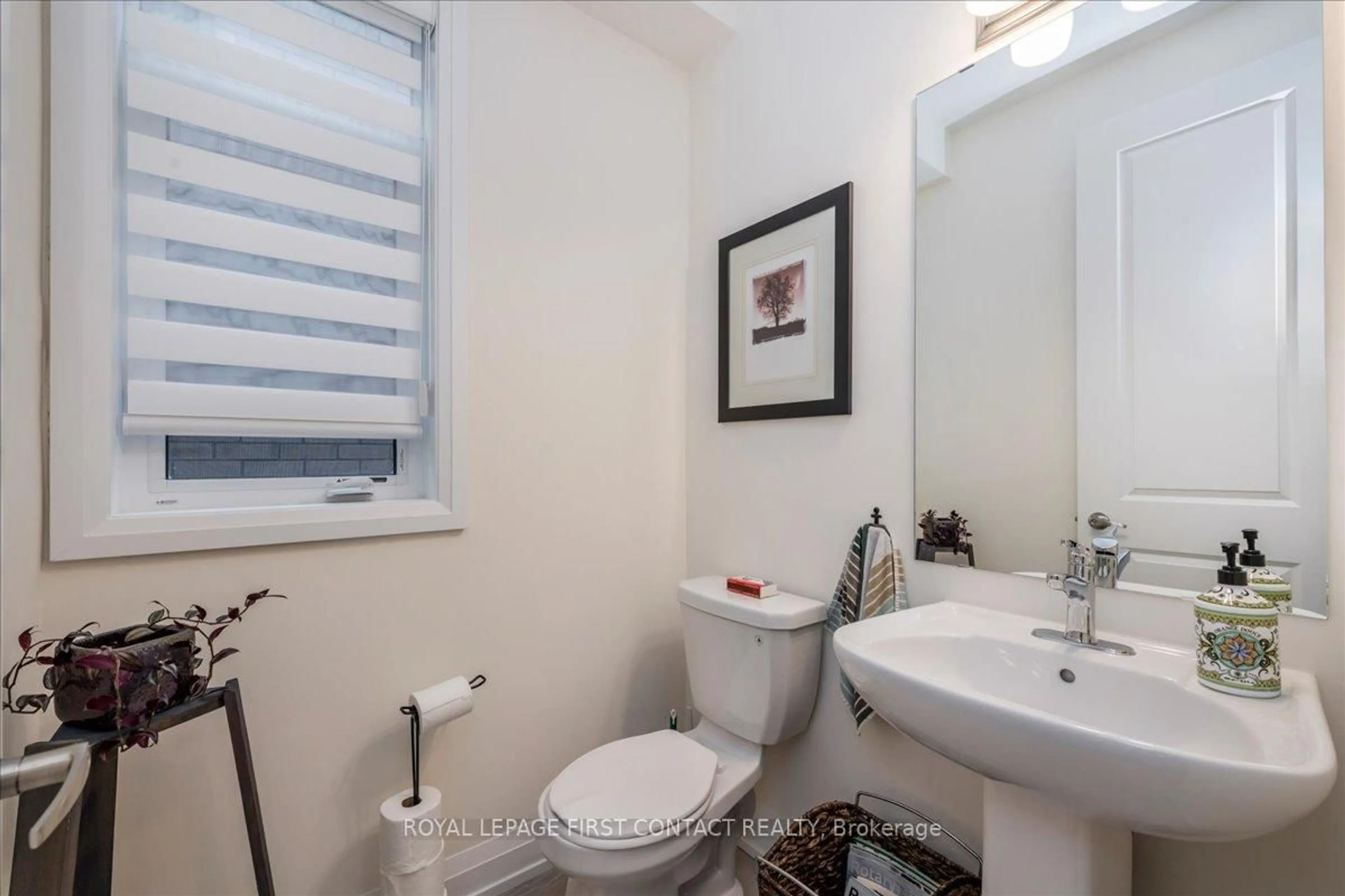 Standard bathroom, ceramic/tile floor for 11 Calypso Ave, Springwater Ontario L9X 2E1