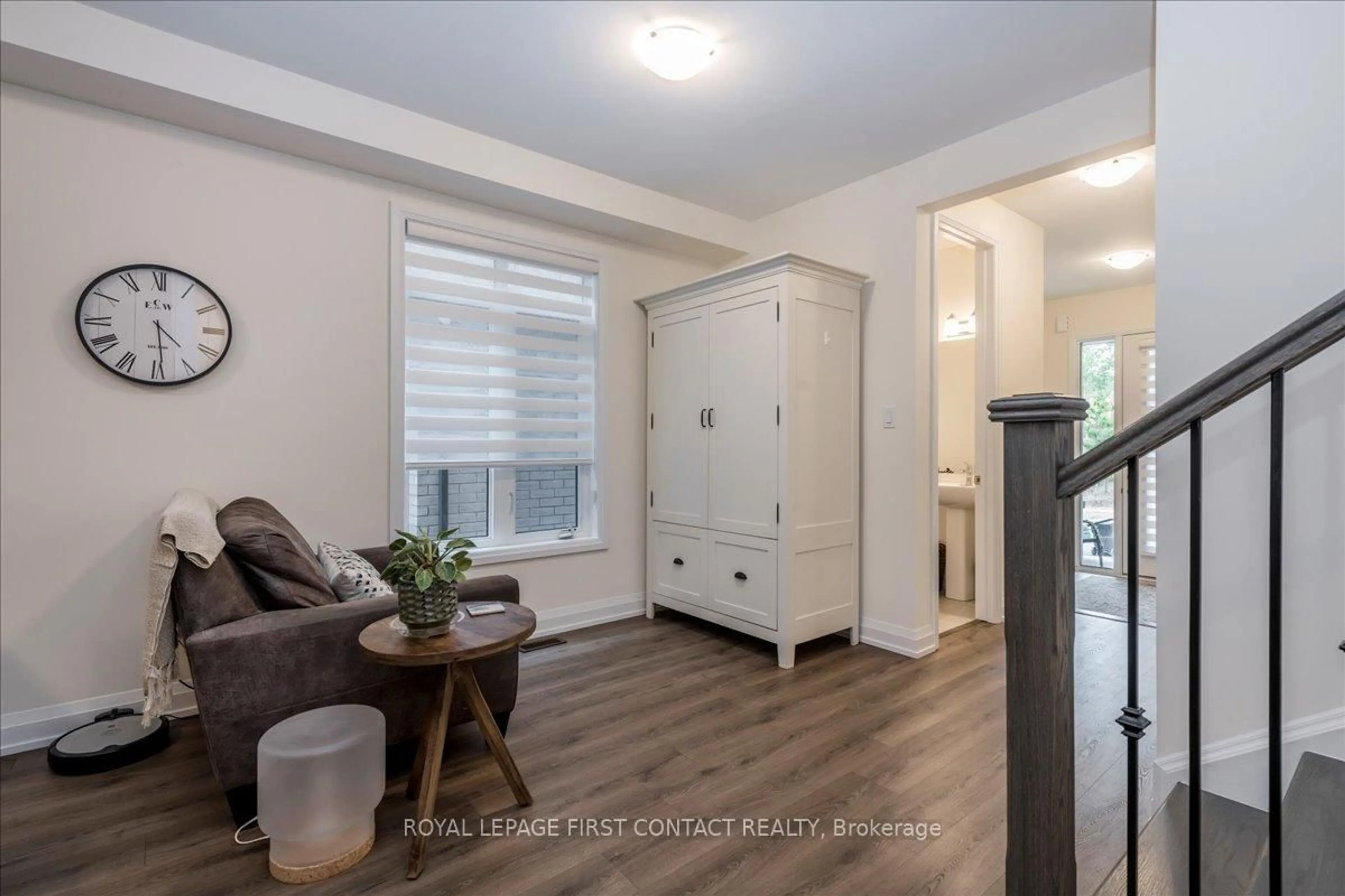 Indoor entryway for 11 Calypso Ave, Springwater Ontario L9X 2E1