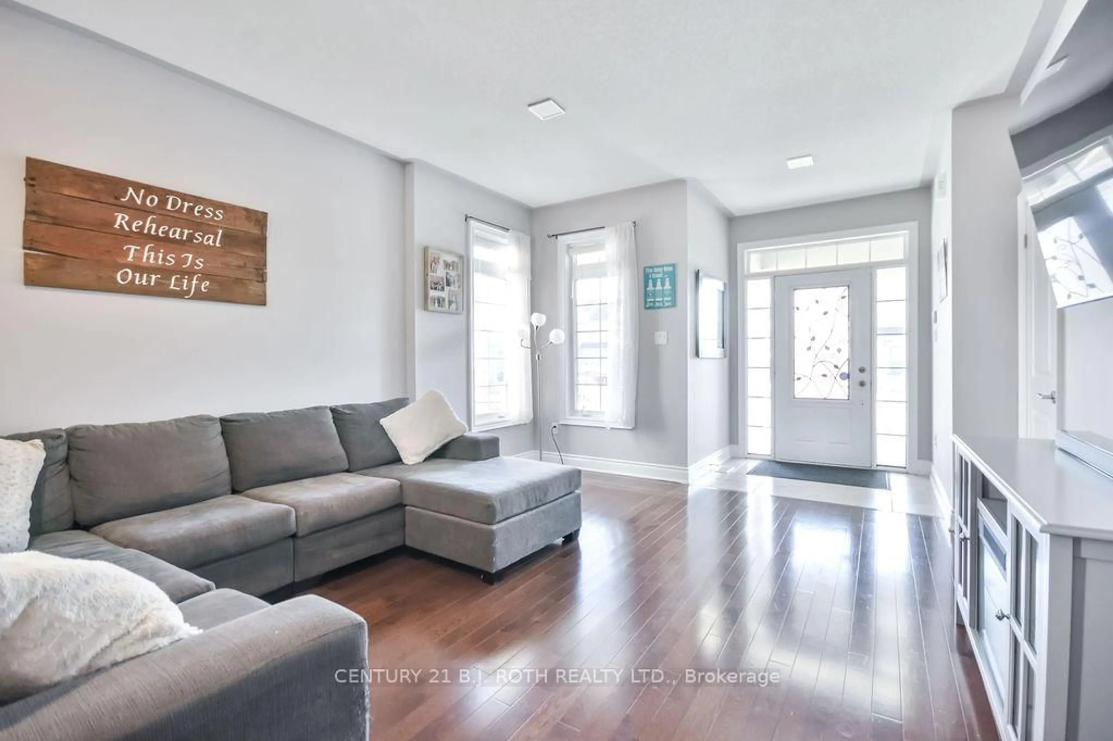 Living room with furniture, unknown for 58 CHRISTY Dr, Wasaga Beach Ontario L9Z 0E5