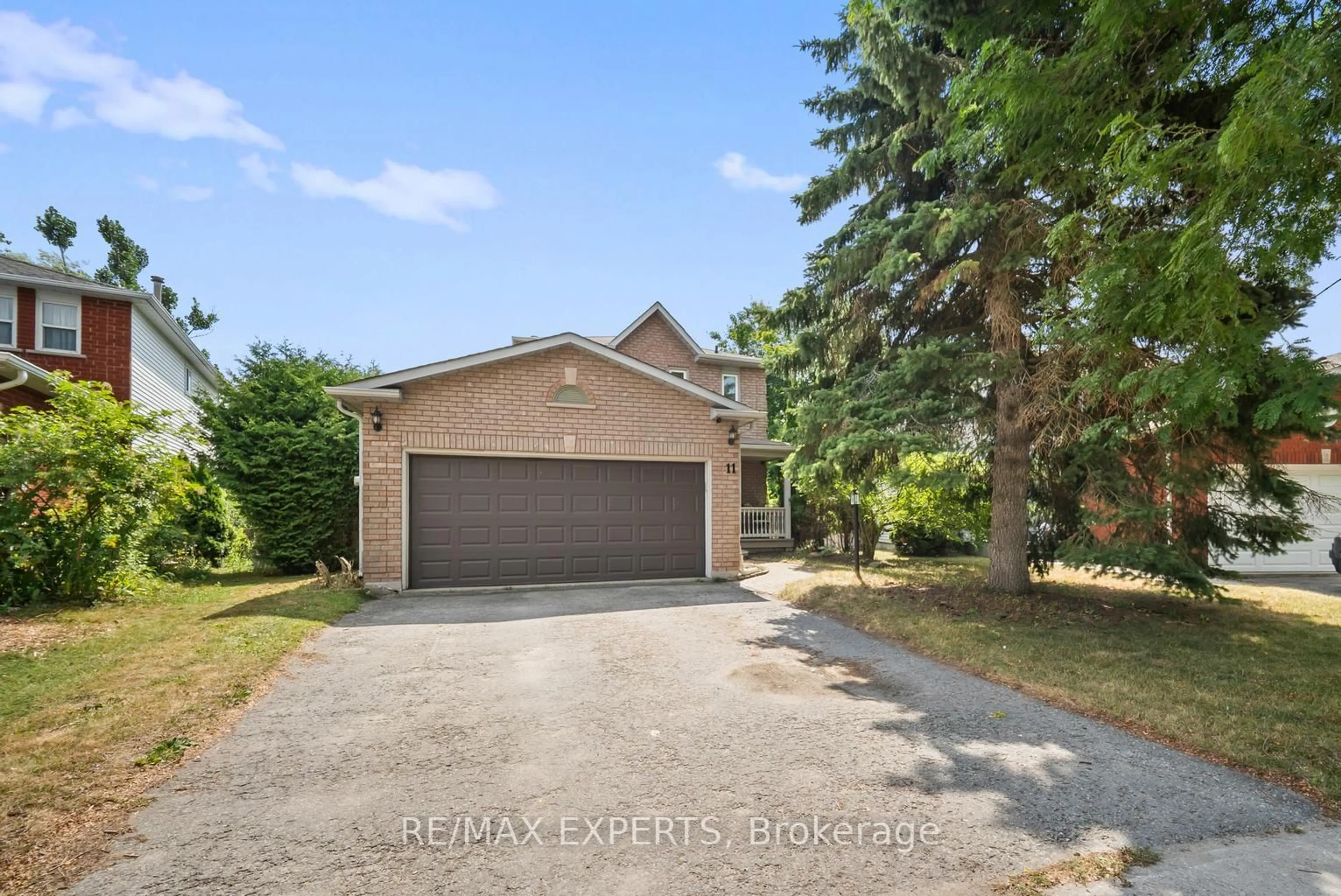 A pic from outside/outdoor area/front of a property/back of a property/a pic from drone, street for 11 Penton Dr, Barrie Ontario L4N 7A3