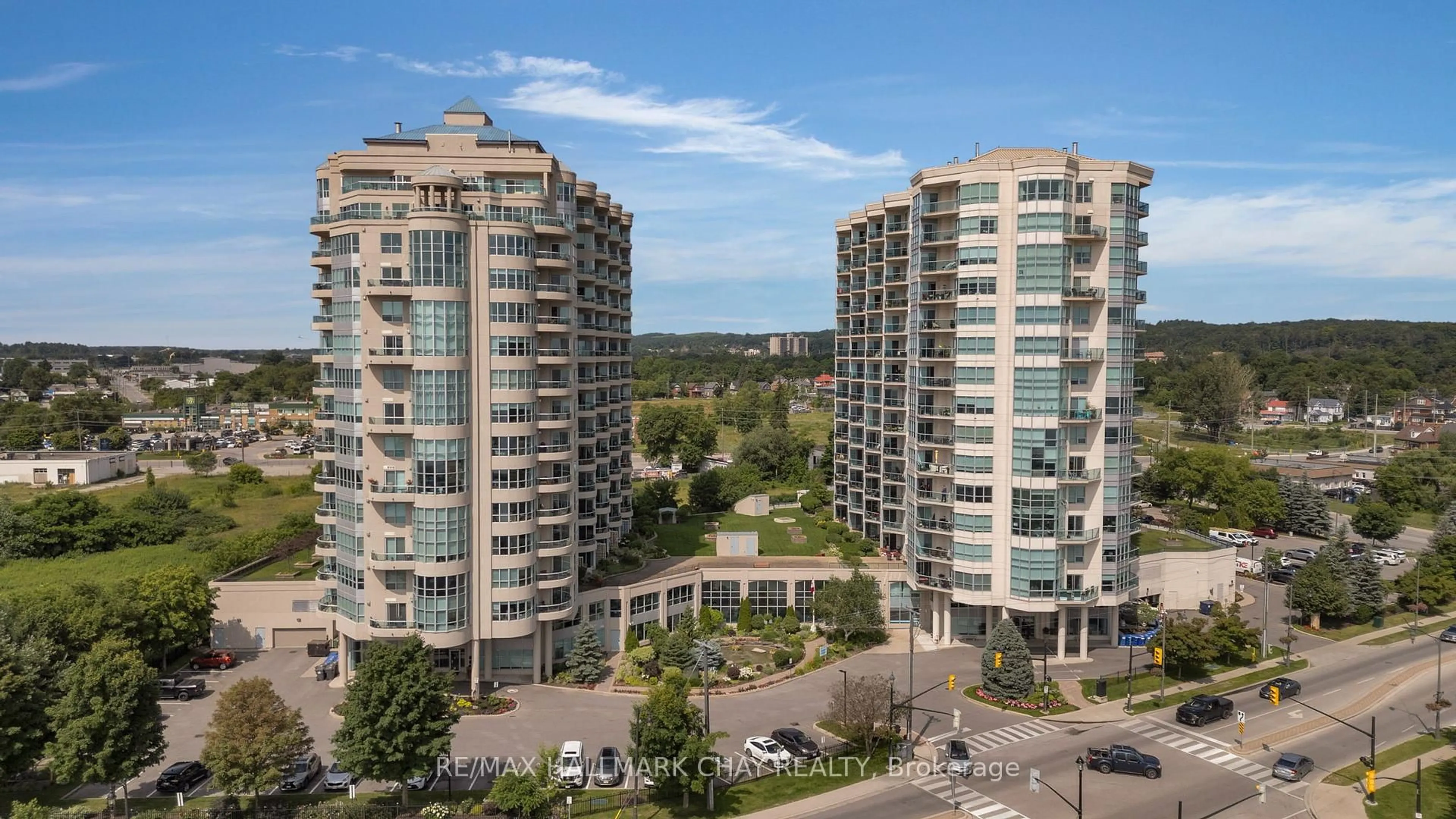 A pic from outside/outdoor area/front of a property/back of a property/a pic from drone, city buildings view from balcony for 6 Toronto St #603, Barrie Ontario L4N 9R2