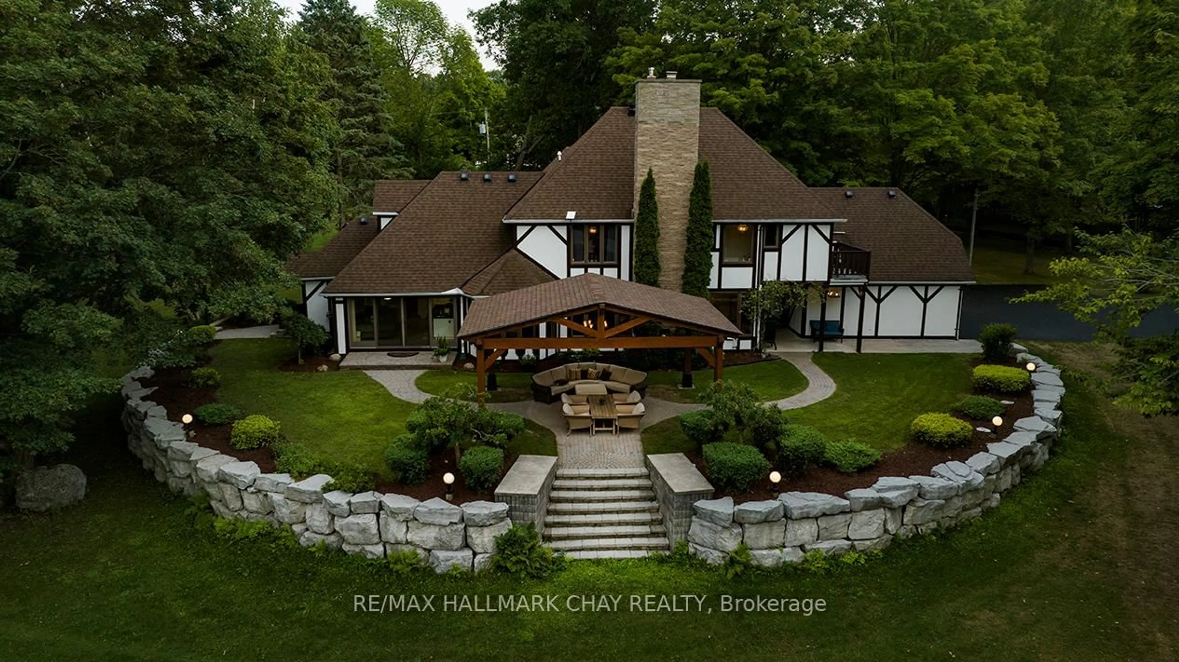 A pic from outside/outdoor area/front of a property/back of a property/a pic from drone, unknown for 4088 Nielsen Rd, Tay Ontario L0K 2C0