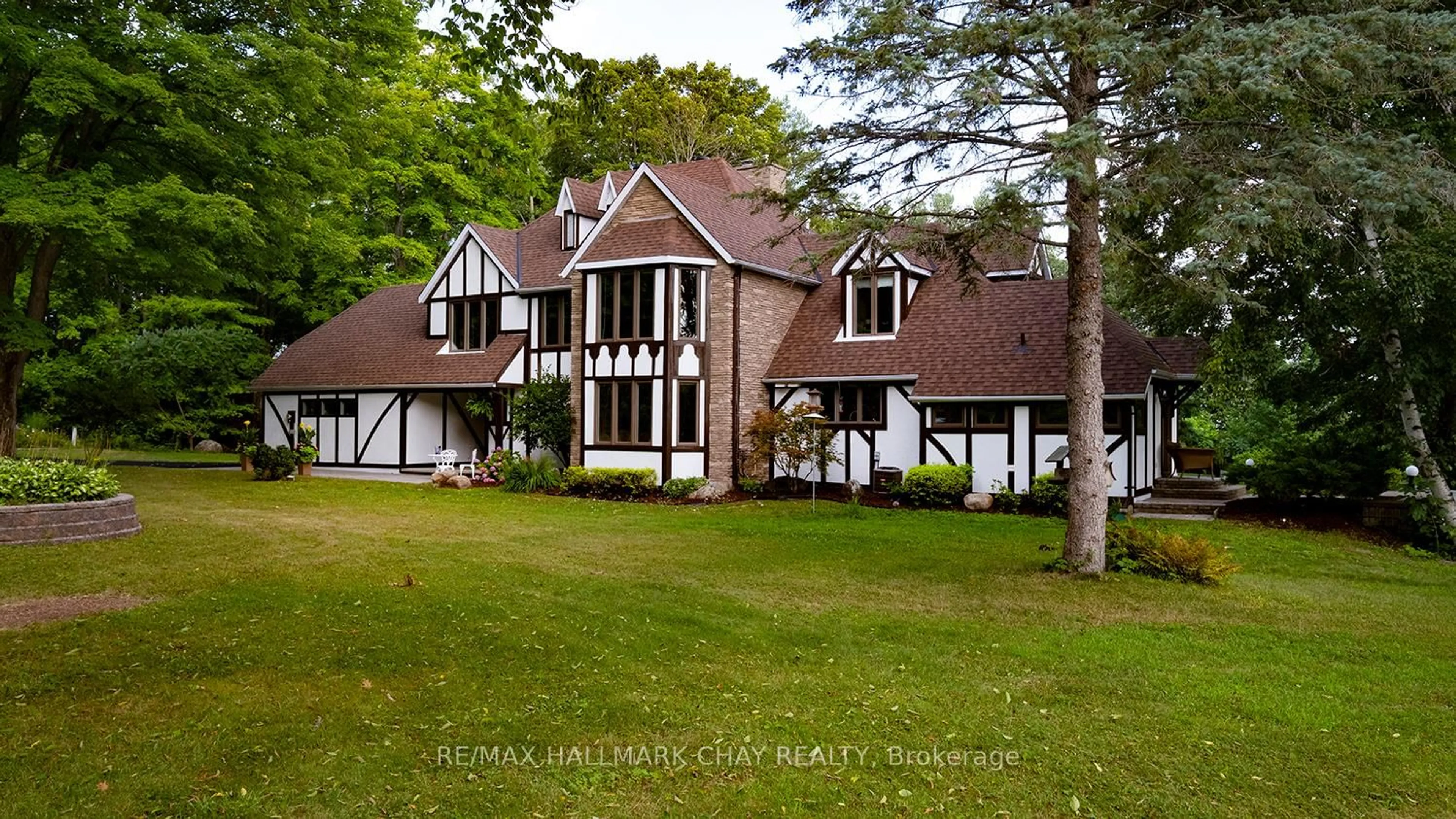 A pic from outside/outdoor area/front of a property/back of a property/a pic from drone, street for 4088 Nielsen Rd, Tay Ontario L0K 2C0