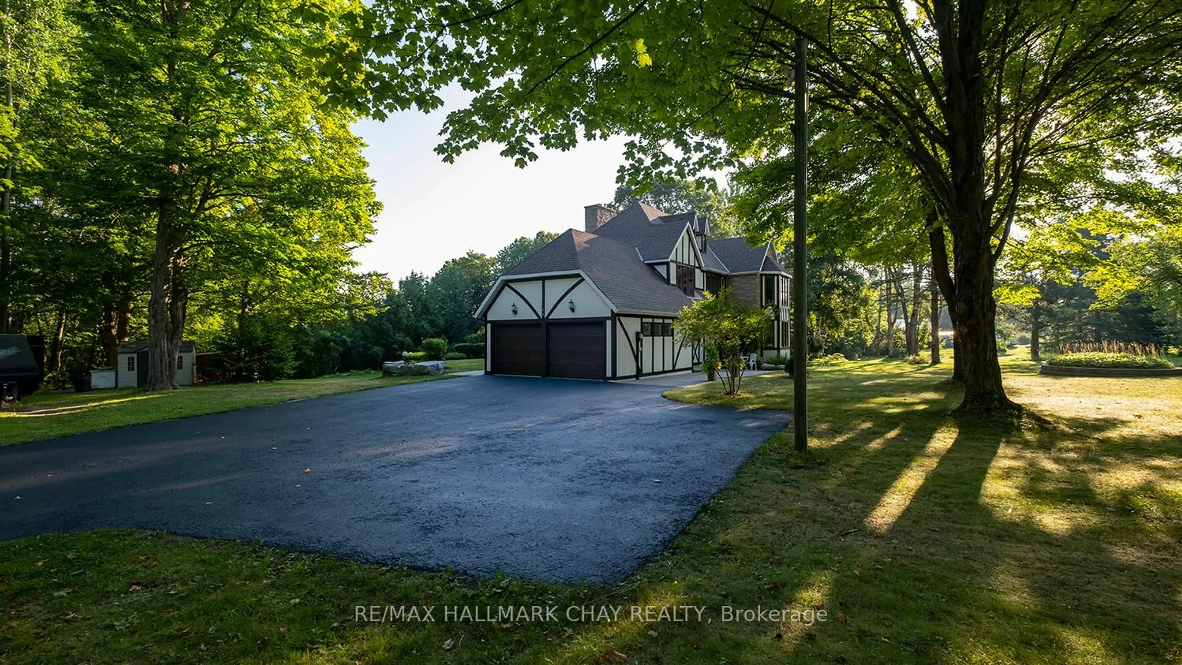A pic from outside/outdoor area/front of a property/back of a property/a pic from drone, street for 4088 Nielsen Rd, Tay Ontario L0K 2C0