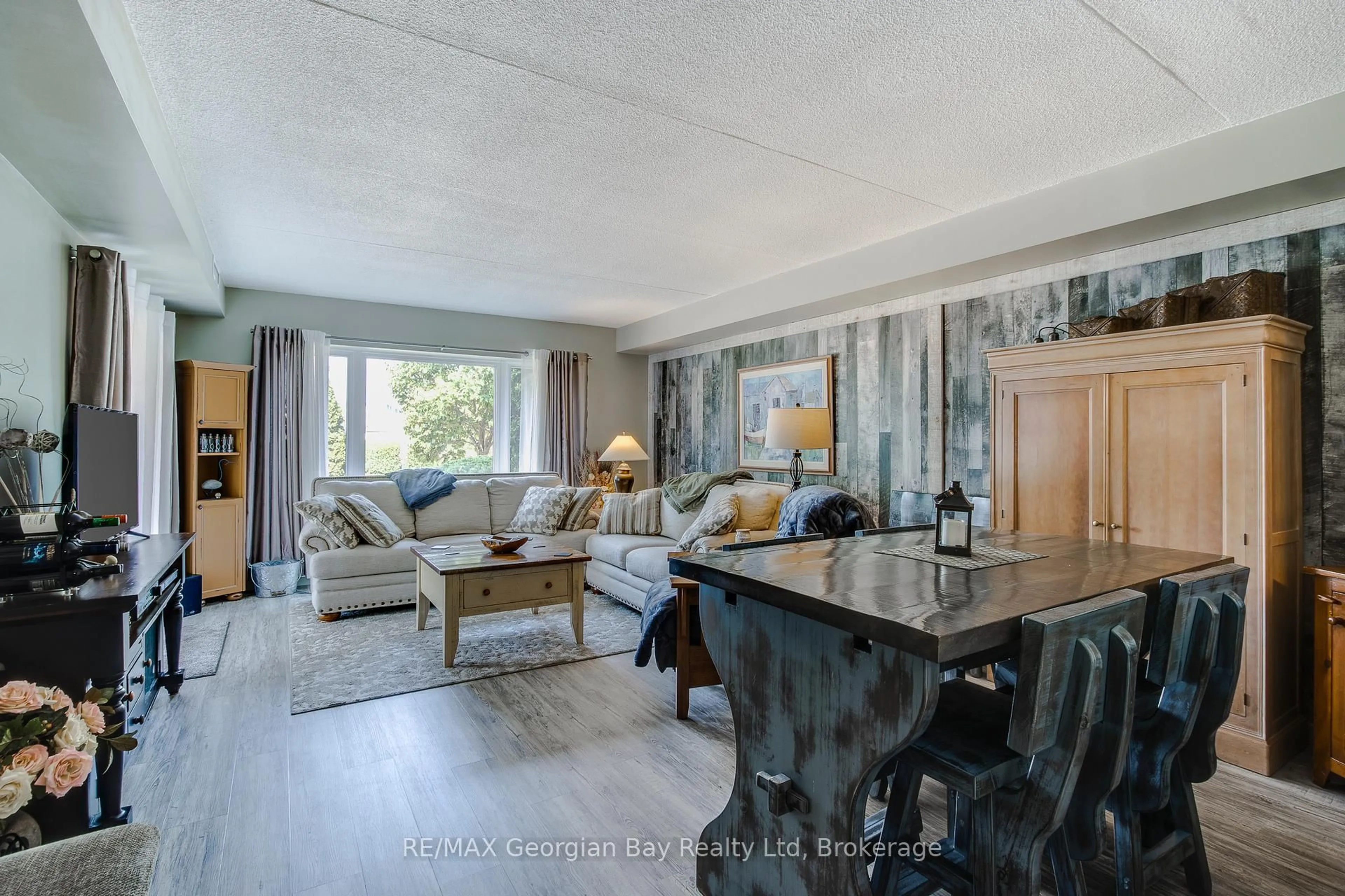 Living room with furniture, unknown for 11 Beck Blvd #102, Penetanguishene Ontario L9M 2G1