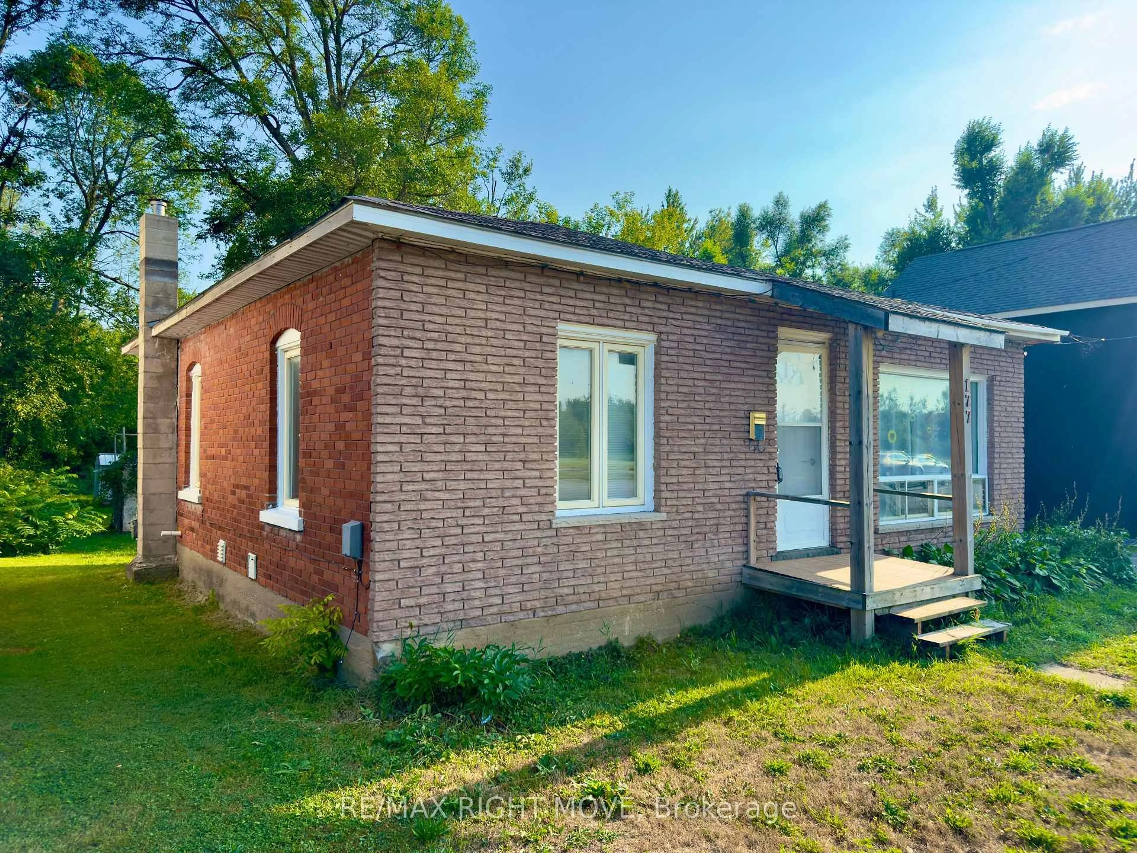 Home with brick exterior material, building for 177 Atherley Rd, Orillia Ontario L3V 1N5