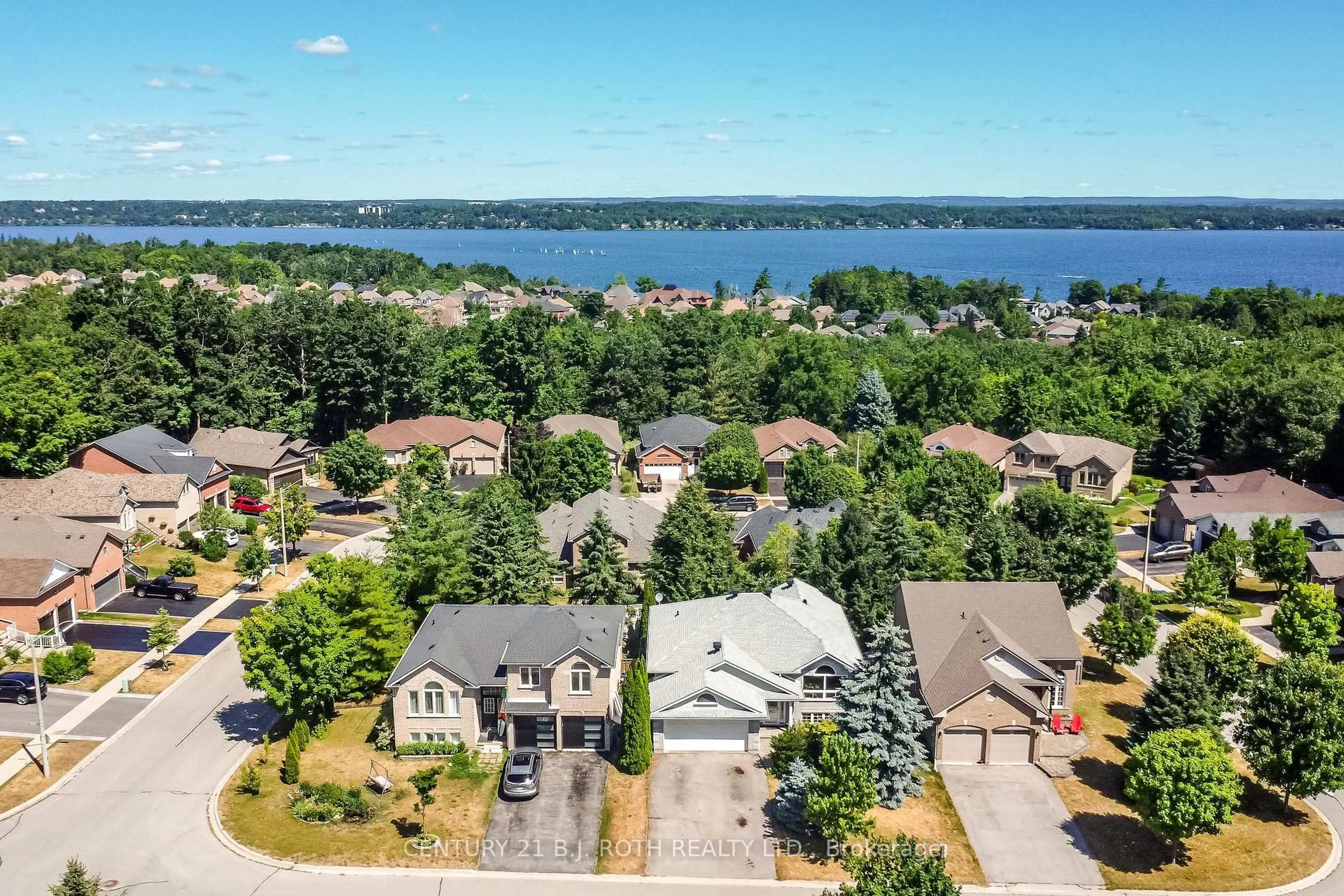 A pic from outside/outdoor area/front of a property/back of a property/a pic from drone, water/lake/river/ocean view for 55 Bloxham Pl, Barrie Ontario L4N 9K2
