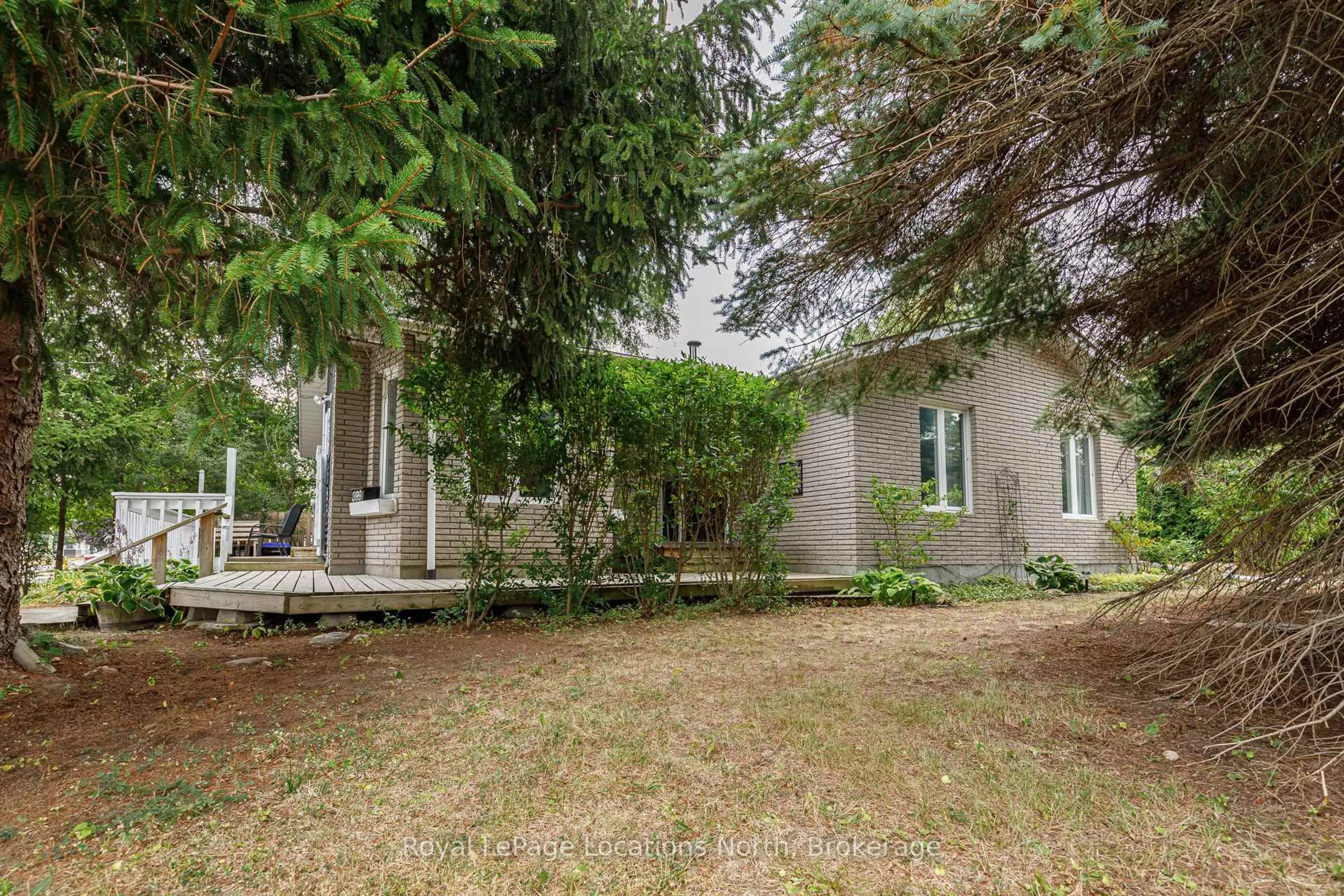 Patio, street for 399 Spruce St, Collingwood Ontario L9Y 3H5