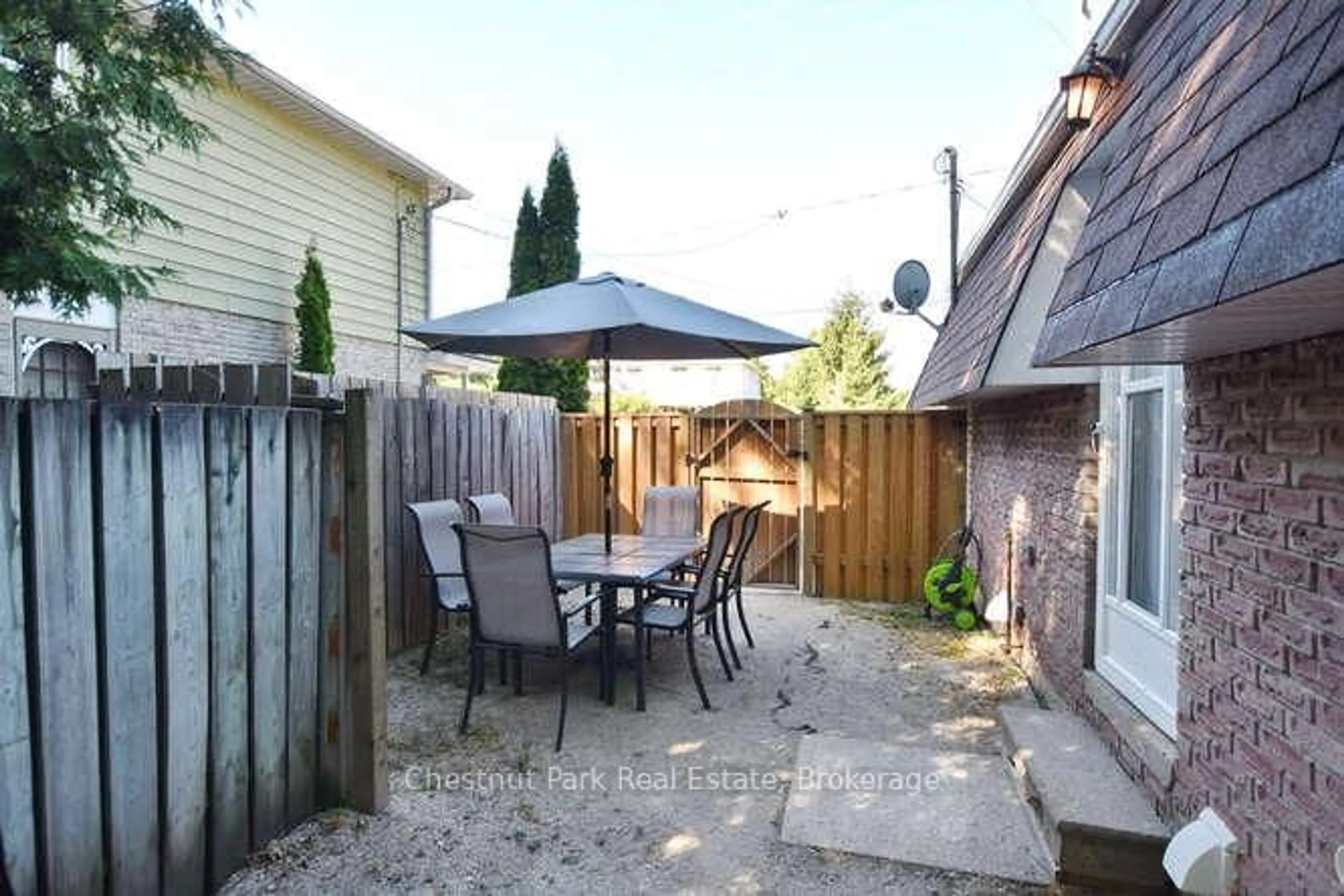 Patio, street for 83 Katherine St, Collingwood Ontario L9Y 3R3