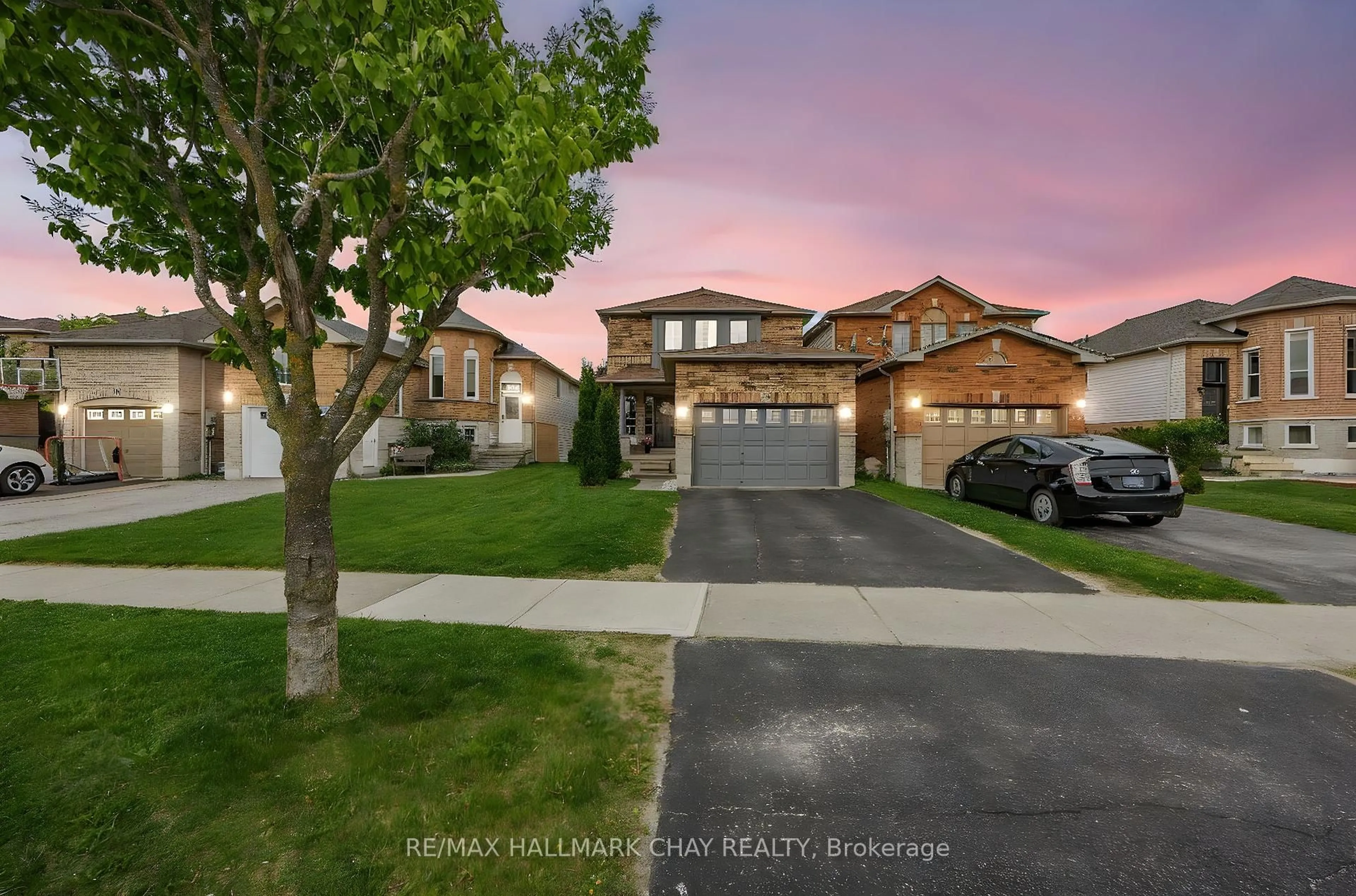 A pic from outside/outdoor area/front of a property/back of a property/a pic from drone, street for 20 BASSWOOD Dr, Barrie Ontario L4N 9P1