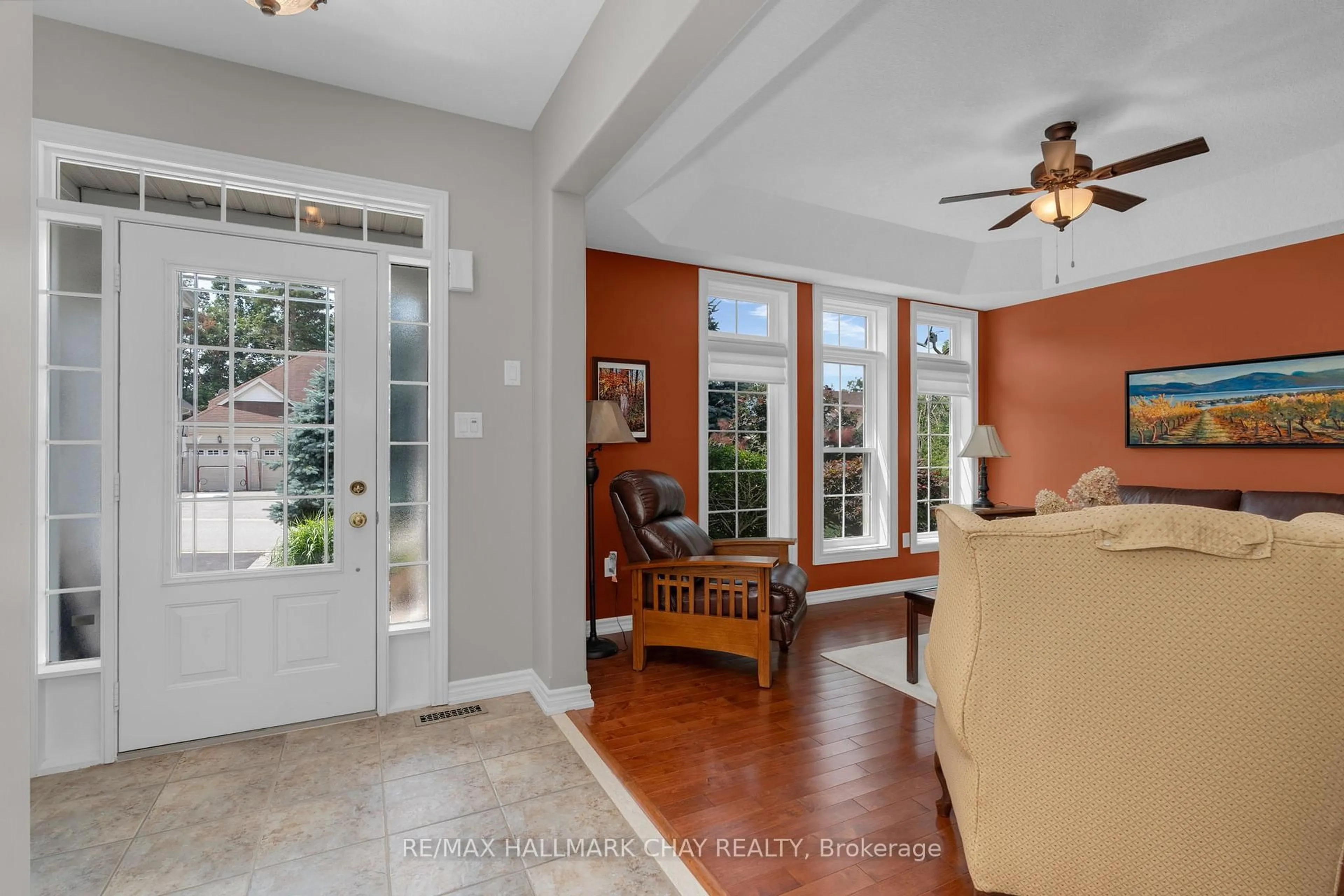 Indoor entryway for 15 OAKMONT Ave, Oro-Medonte Ontario L0L 2L0