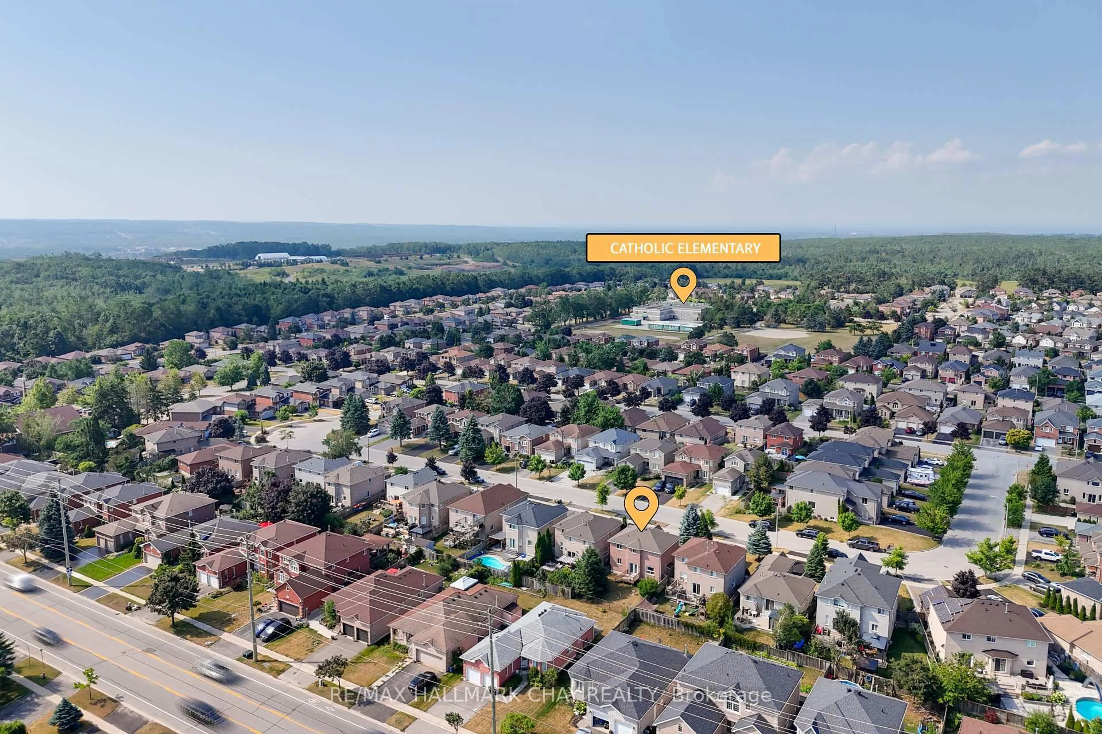 A pic from outside/outdoor area/front of a property/back of a property/a pic from drone, unknown for 39 Lang Dr, Barrie Ontario L4N 0W3