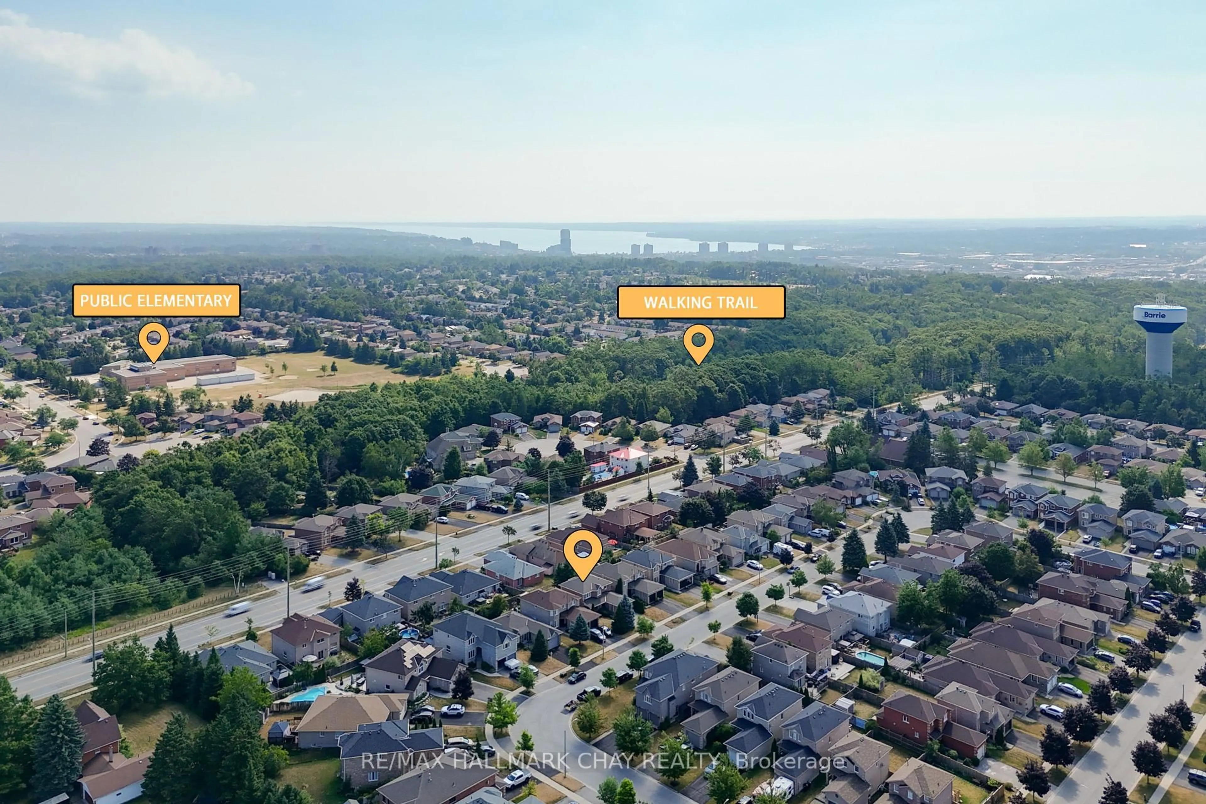 A pic from outside/outdoor area/front of a property/back of a property/a pic from drone, street for 39 Lang Dr, Barrie Ontario L4N 0W3